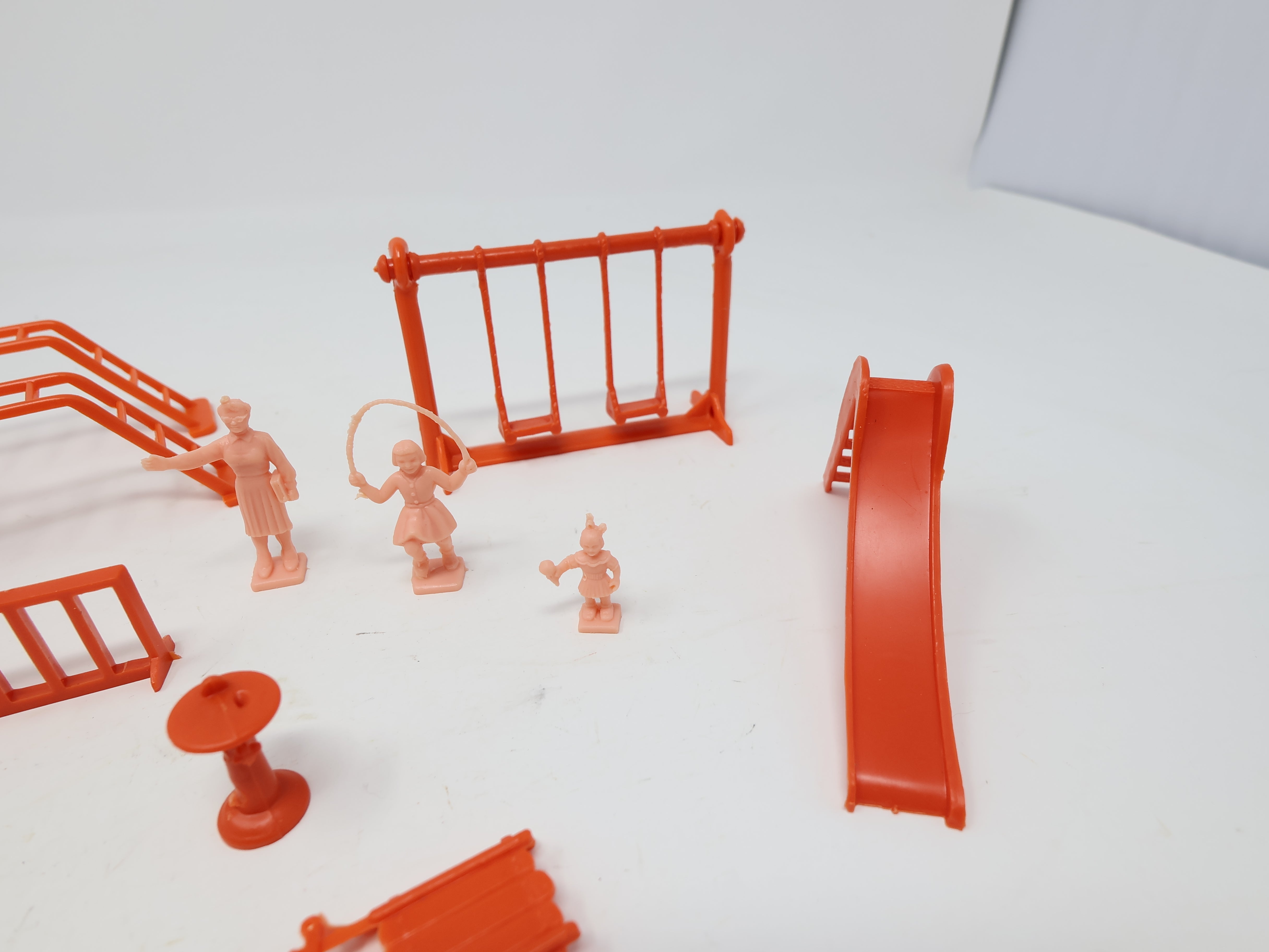 USED O, Playground Lot and Unpainted People
