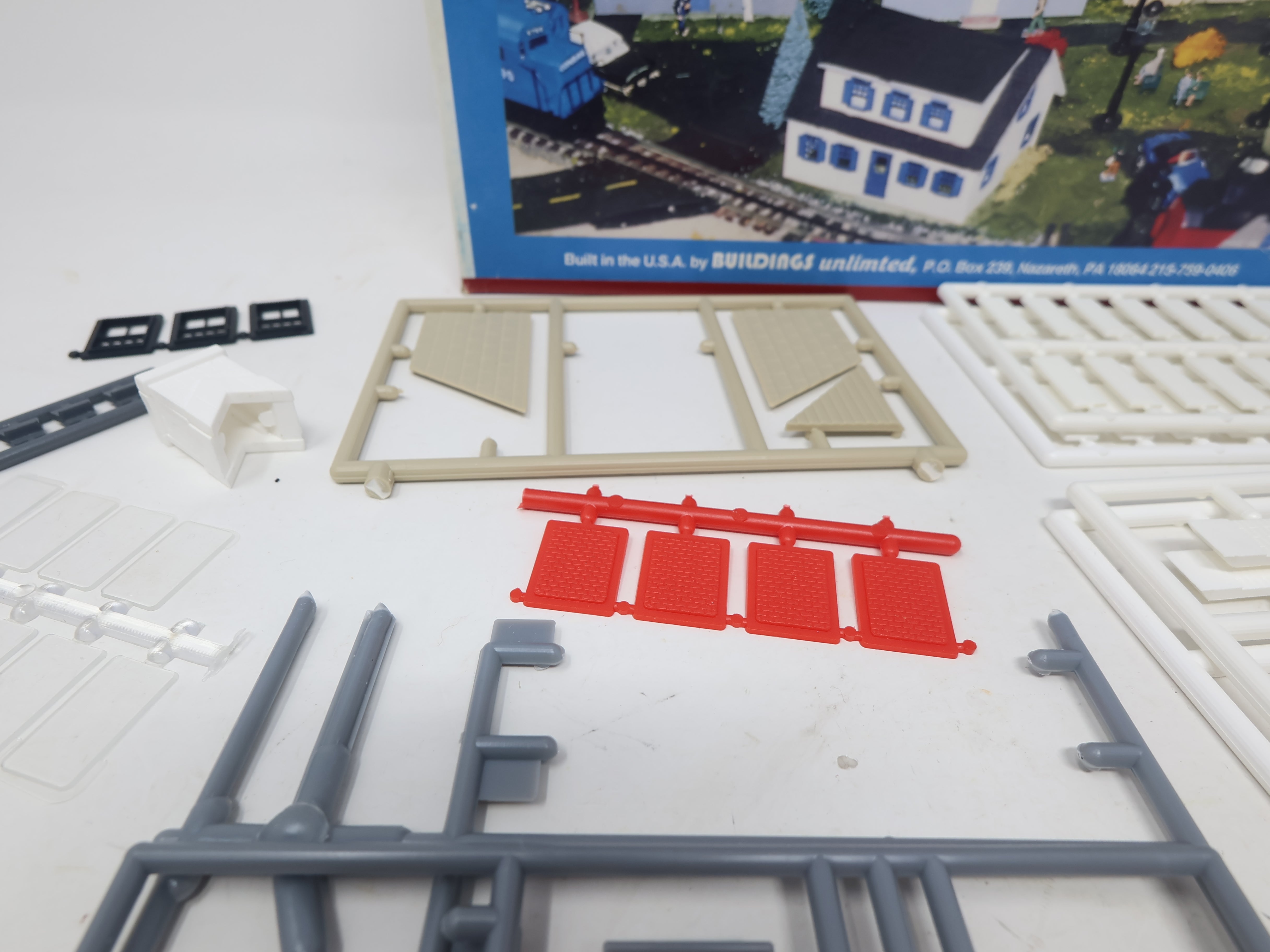 USED American Dream Houses O, Lot of Parts/Pieces for Cape Code House and others