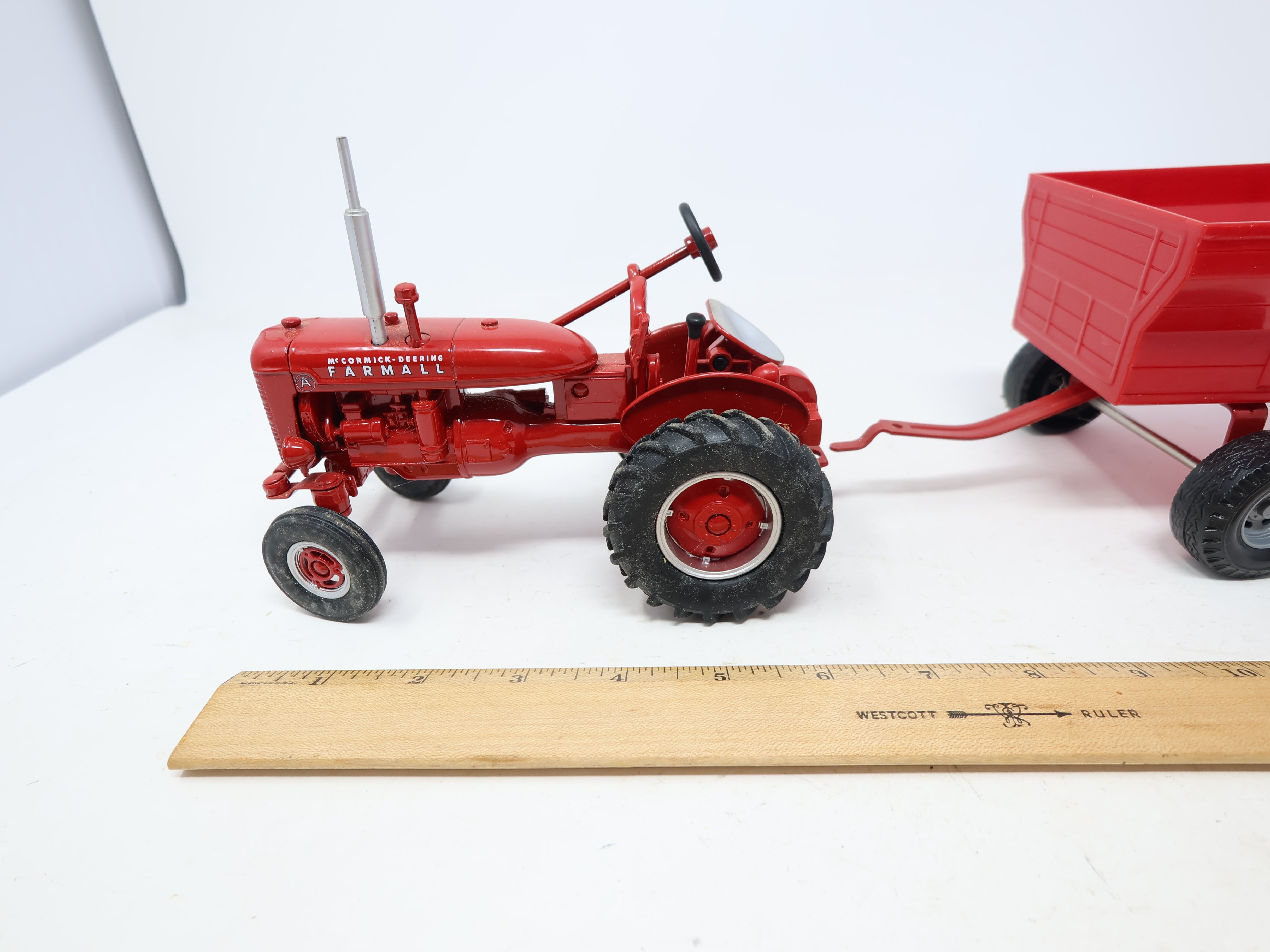 USED ERTL , 1:16 Scale Die-Cast Case Farmall Tractor H with Wagon (Red)