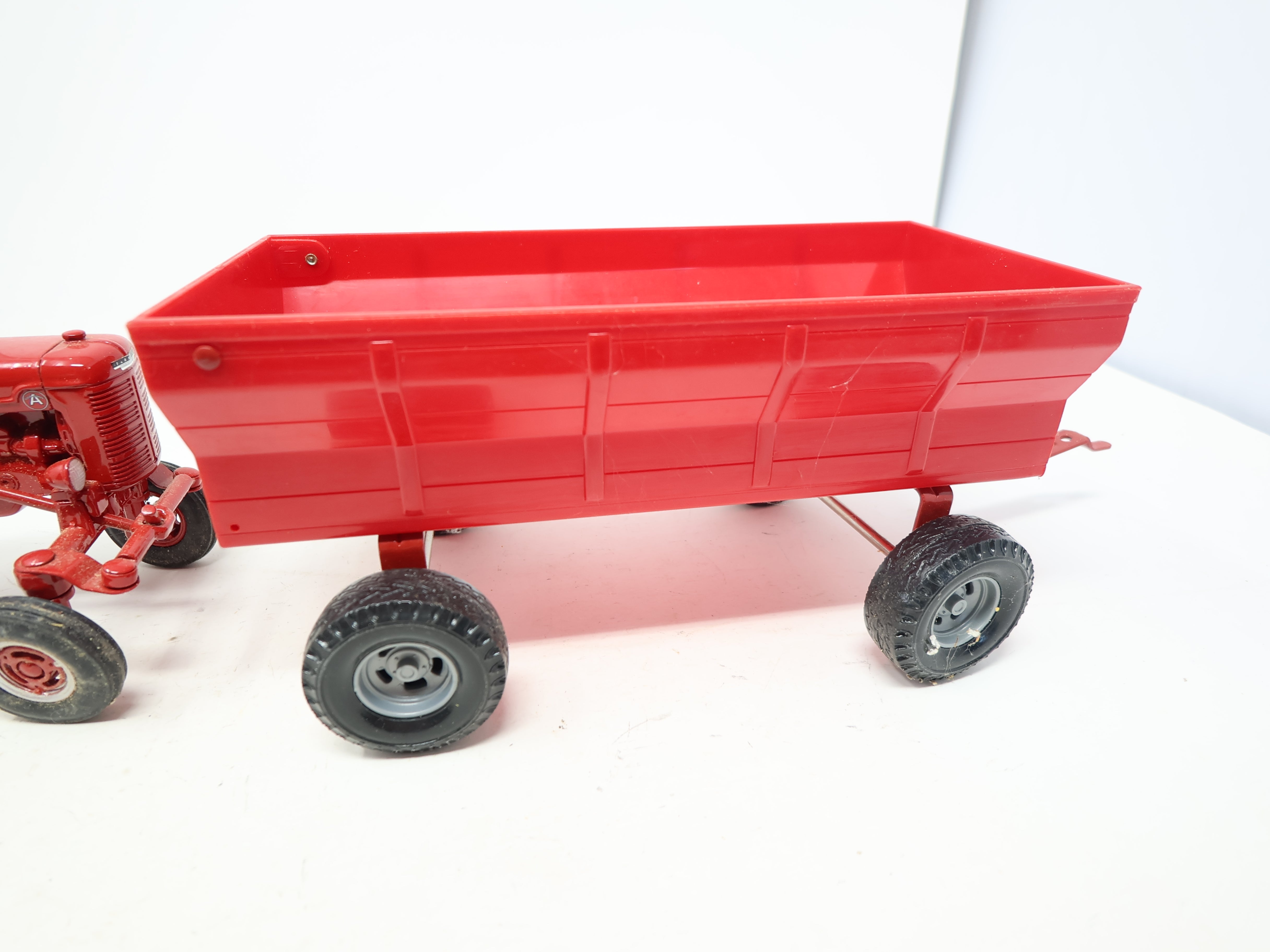 USED ERTL , 1:16 Scale Die-Cast Case Farmall Tractor H with Wagon (Red)