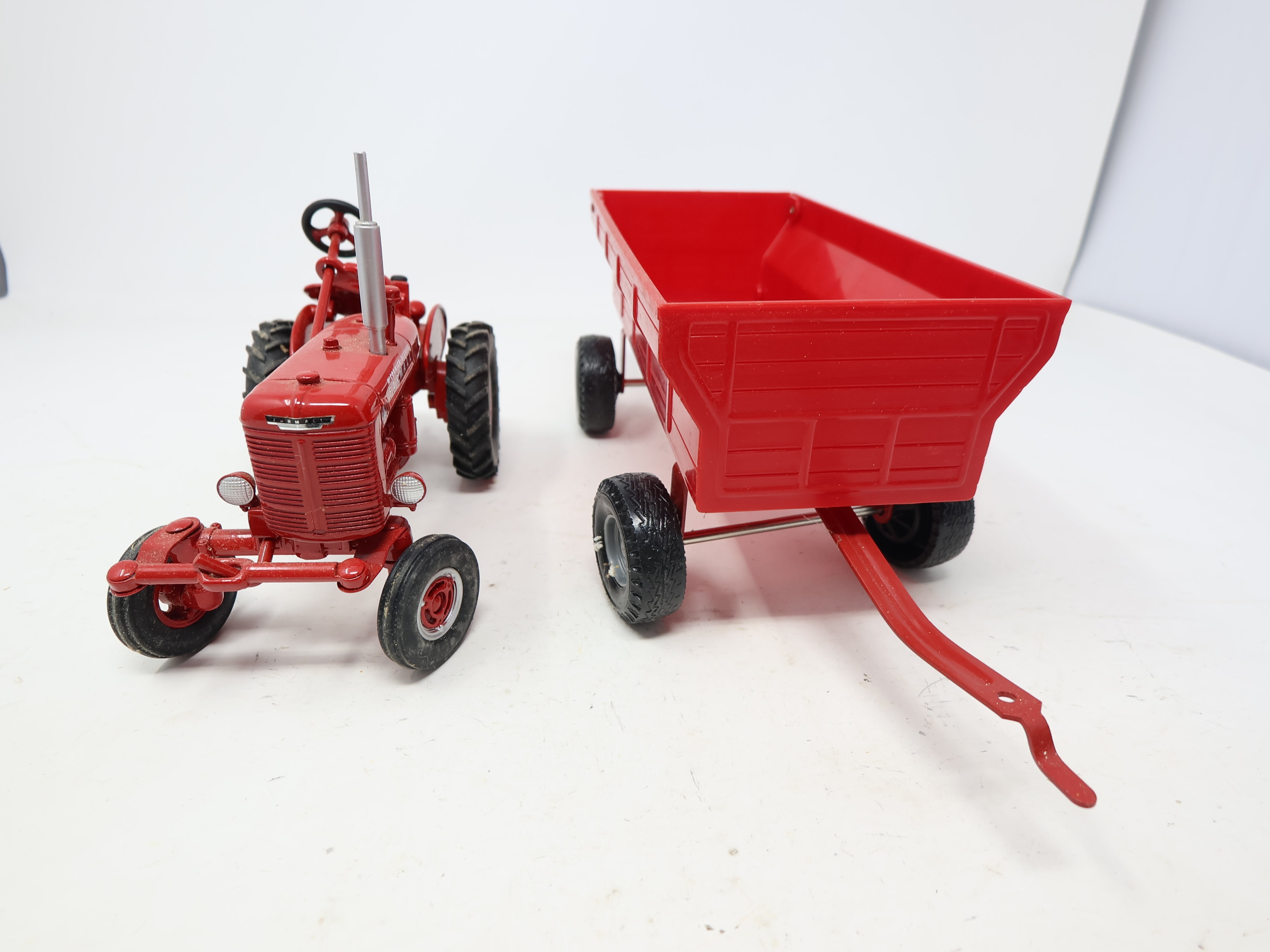 USED ERTL , 1:16 Scale Die-Cast Case Farmall Tractor H with Wagon (Red)