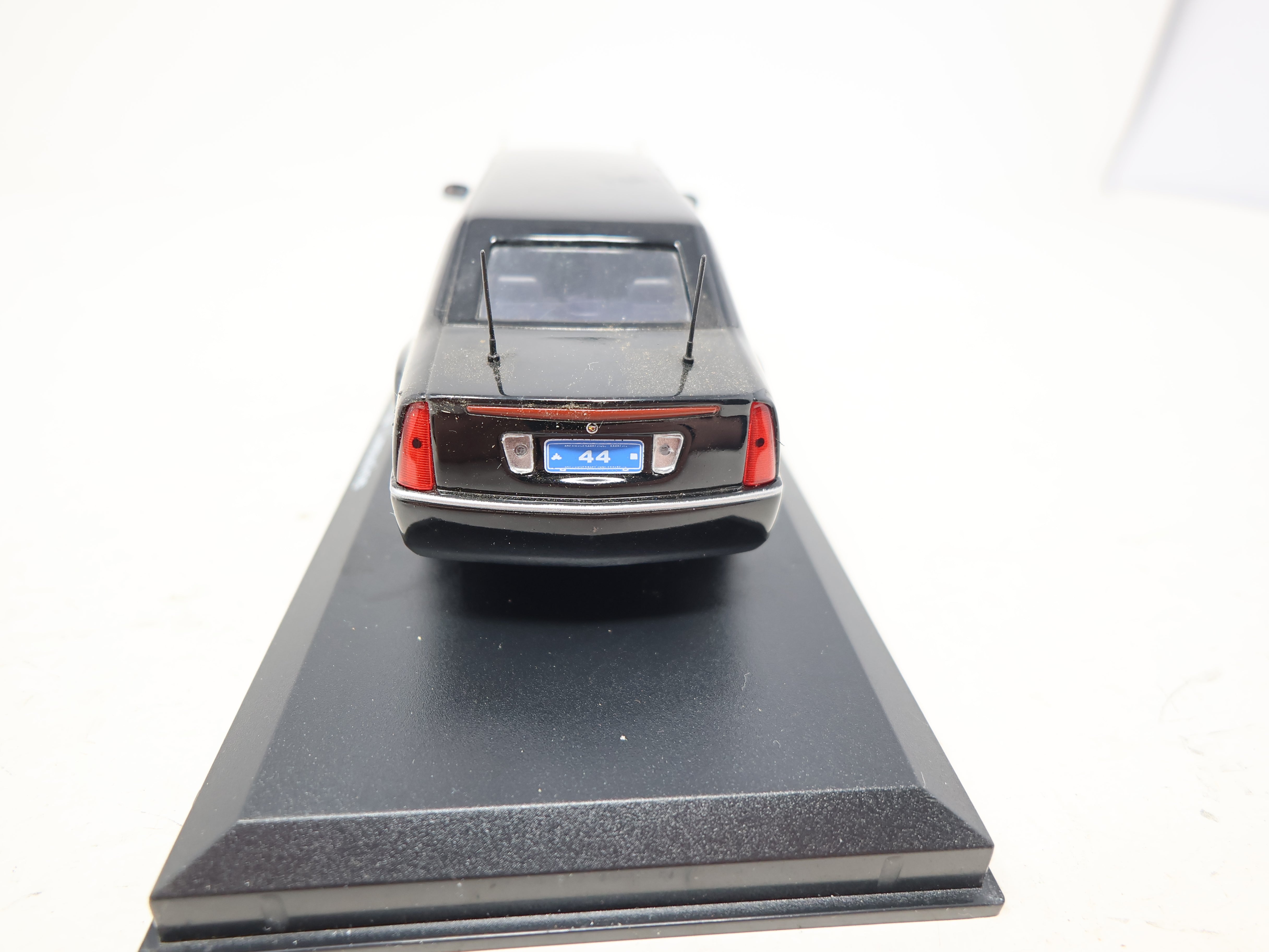 USED Luxury Diecast LDPL600-BK , 1:43 Scale Die-Cast Presidential Limousine 2009