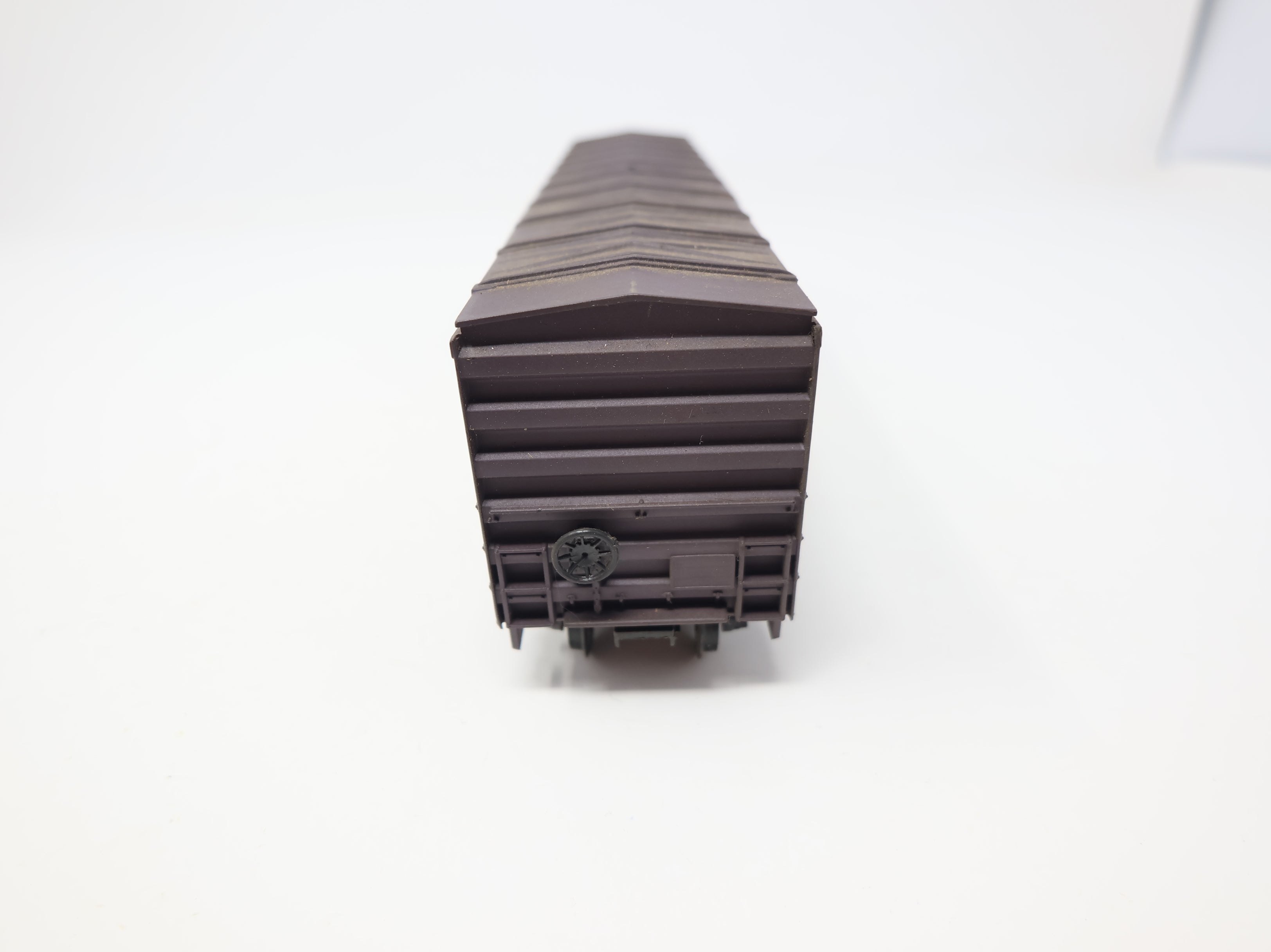 USED Athearn HO Scale 50' Box Car Bath and Hammondsport BH #25105 Champagne Trail, Weathered
