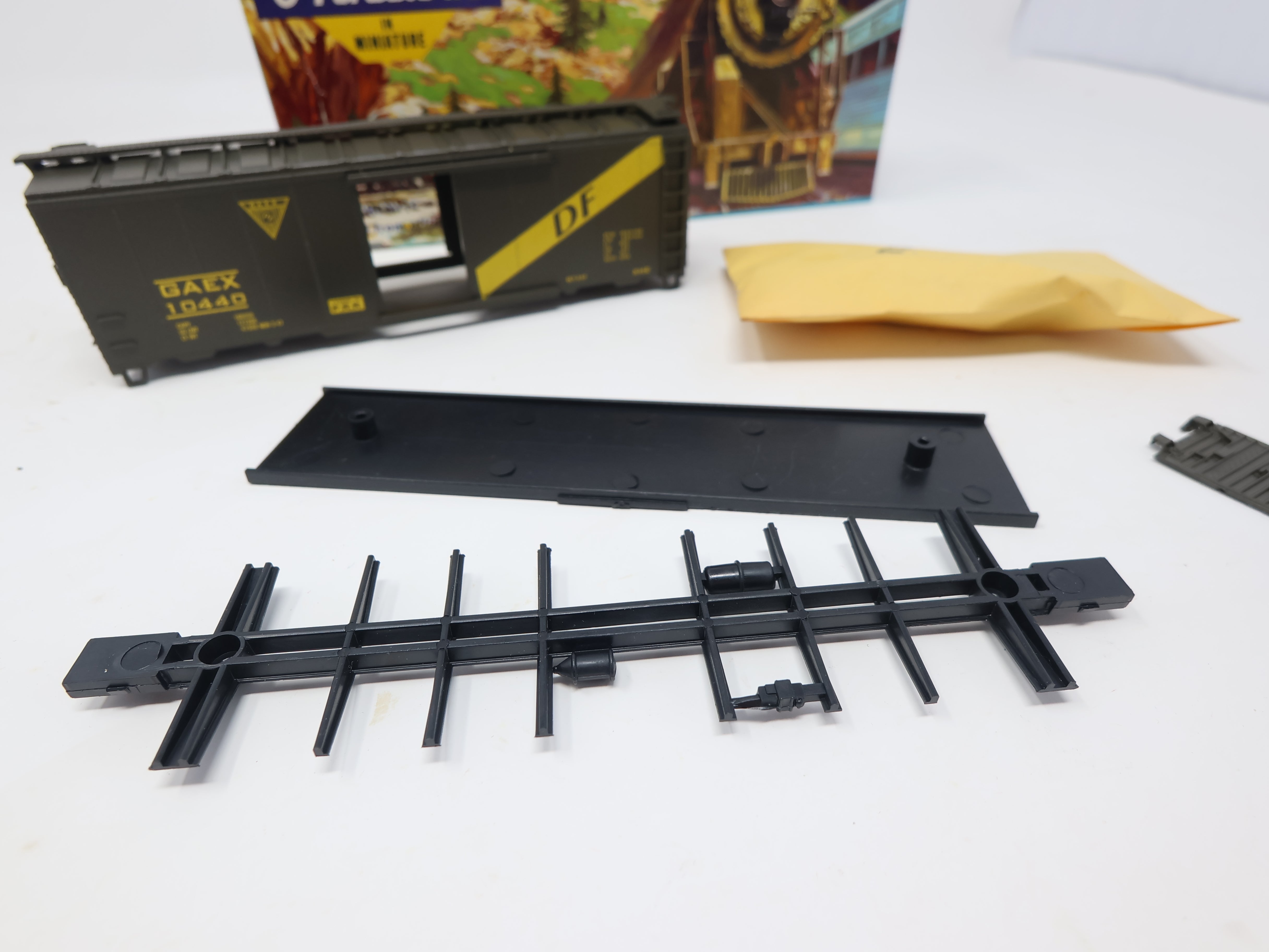 USED Athearn , 40' Box Car (Leased to PRR), GAEX #10440, Pullman Green (KIT)
