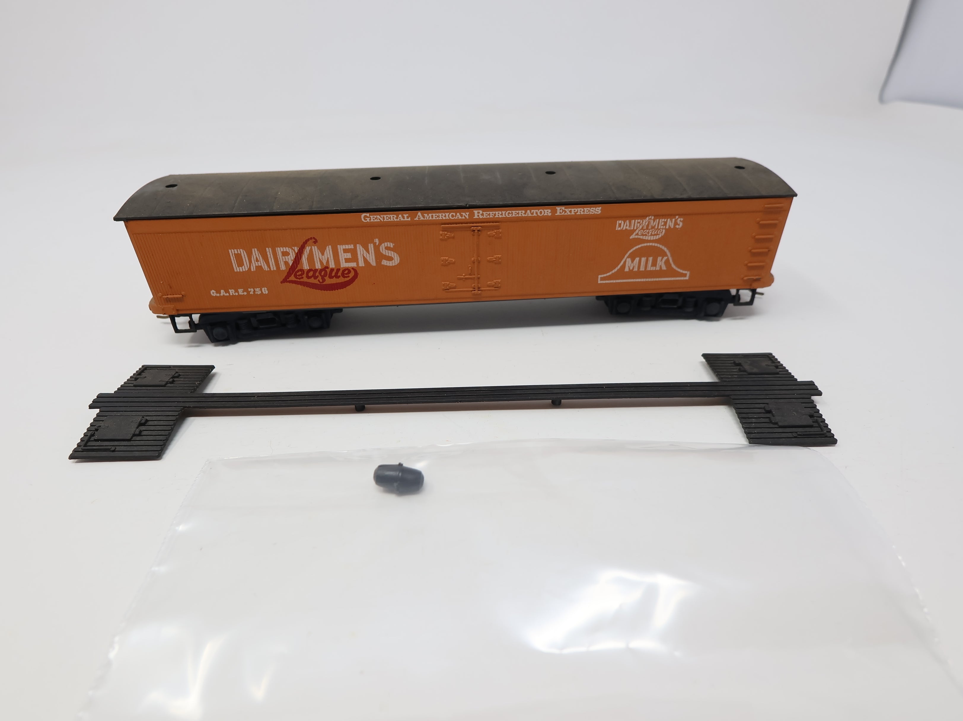 USED Roundhouse HO Scale 50' Milk Tank Car Dairymen's League GARE #756
