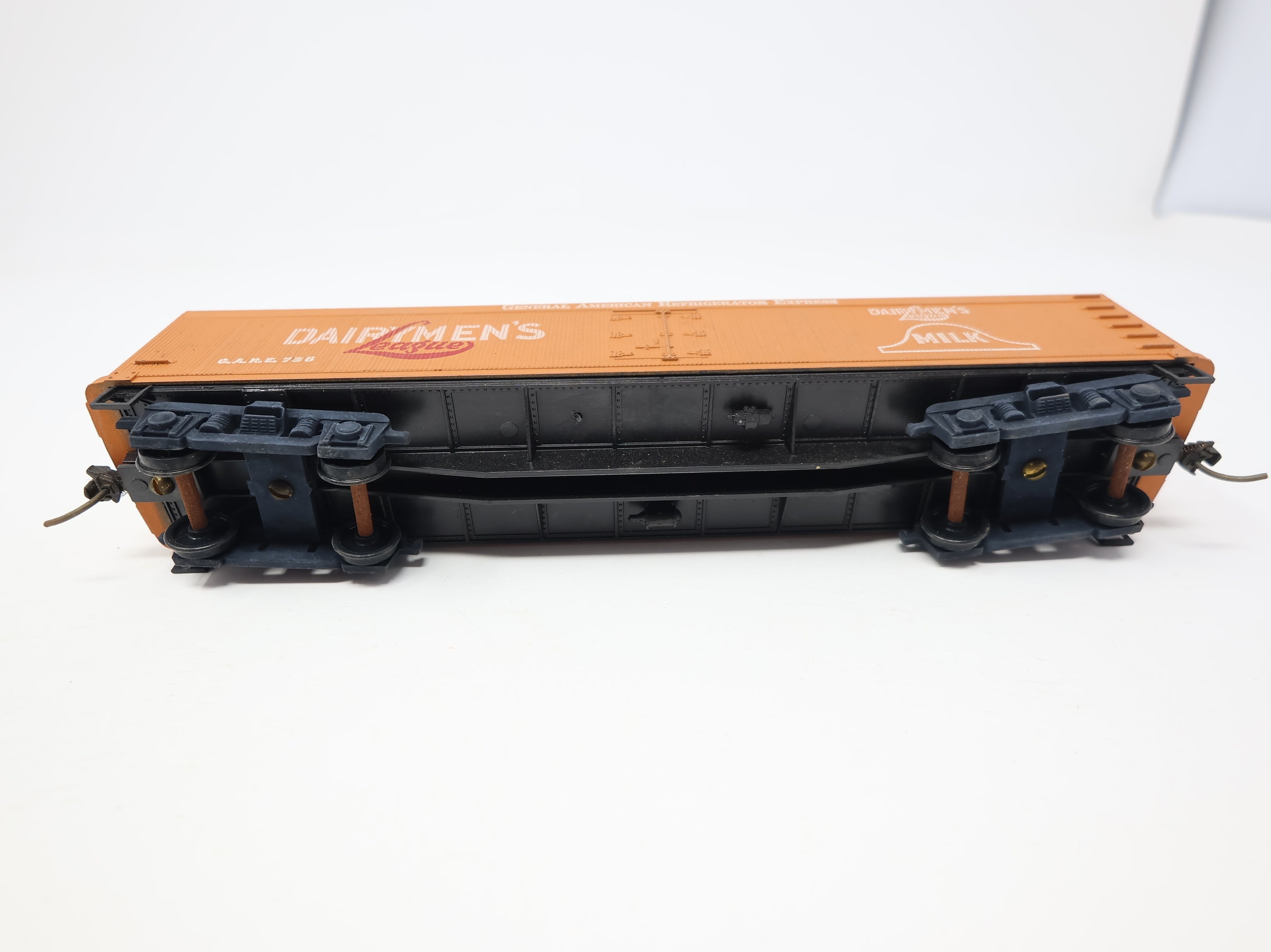 USED Roundhouse HO Scale 50' Milk Tank Car Dairymen's League GARE #756