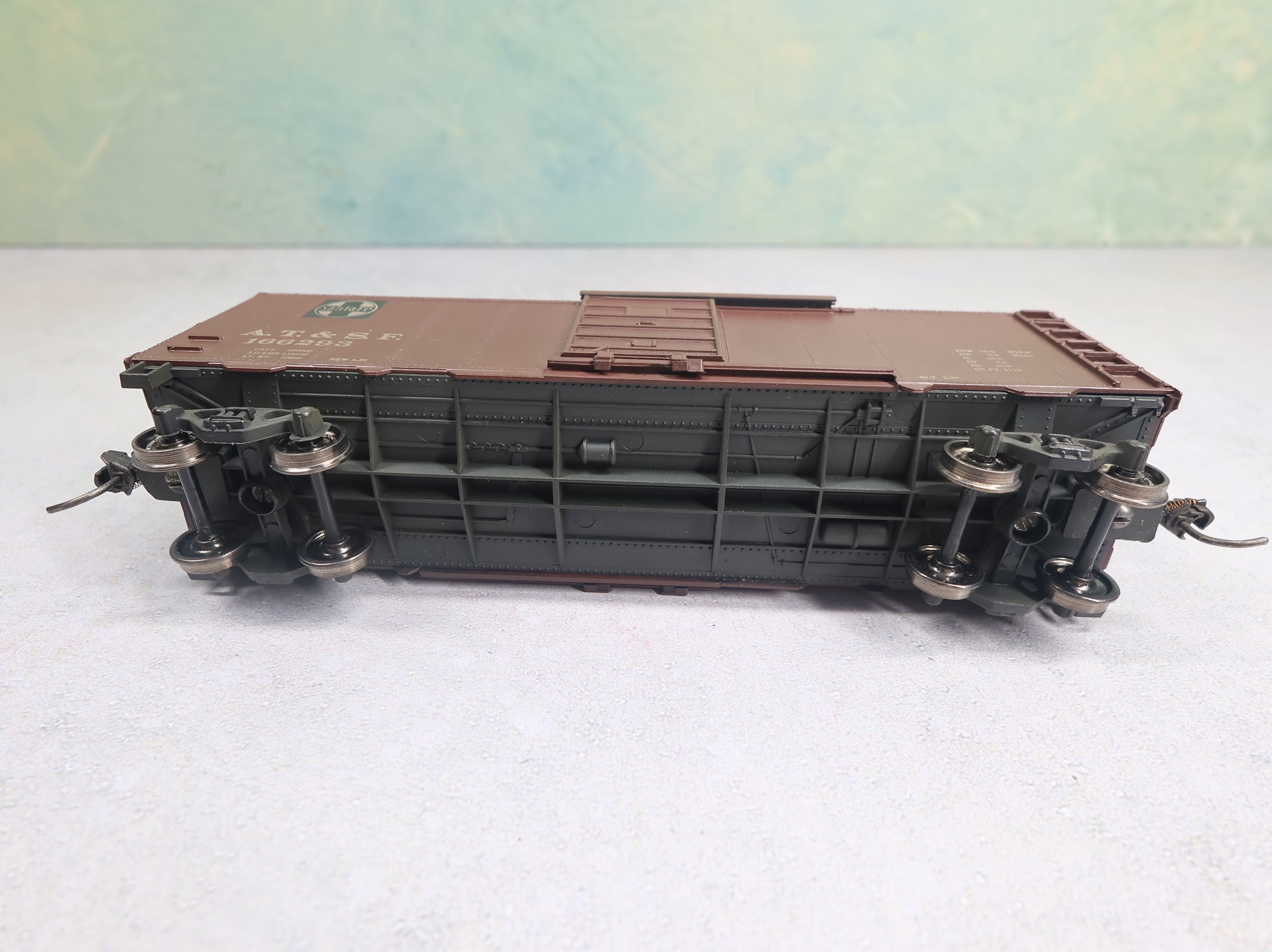 USED Roundhouse HO Scale 40' Round Top Box Car Santa Fe ATSF #166293