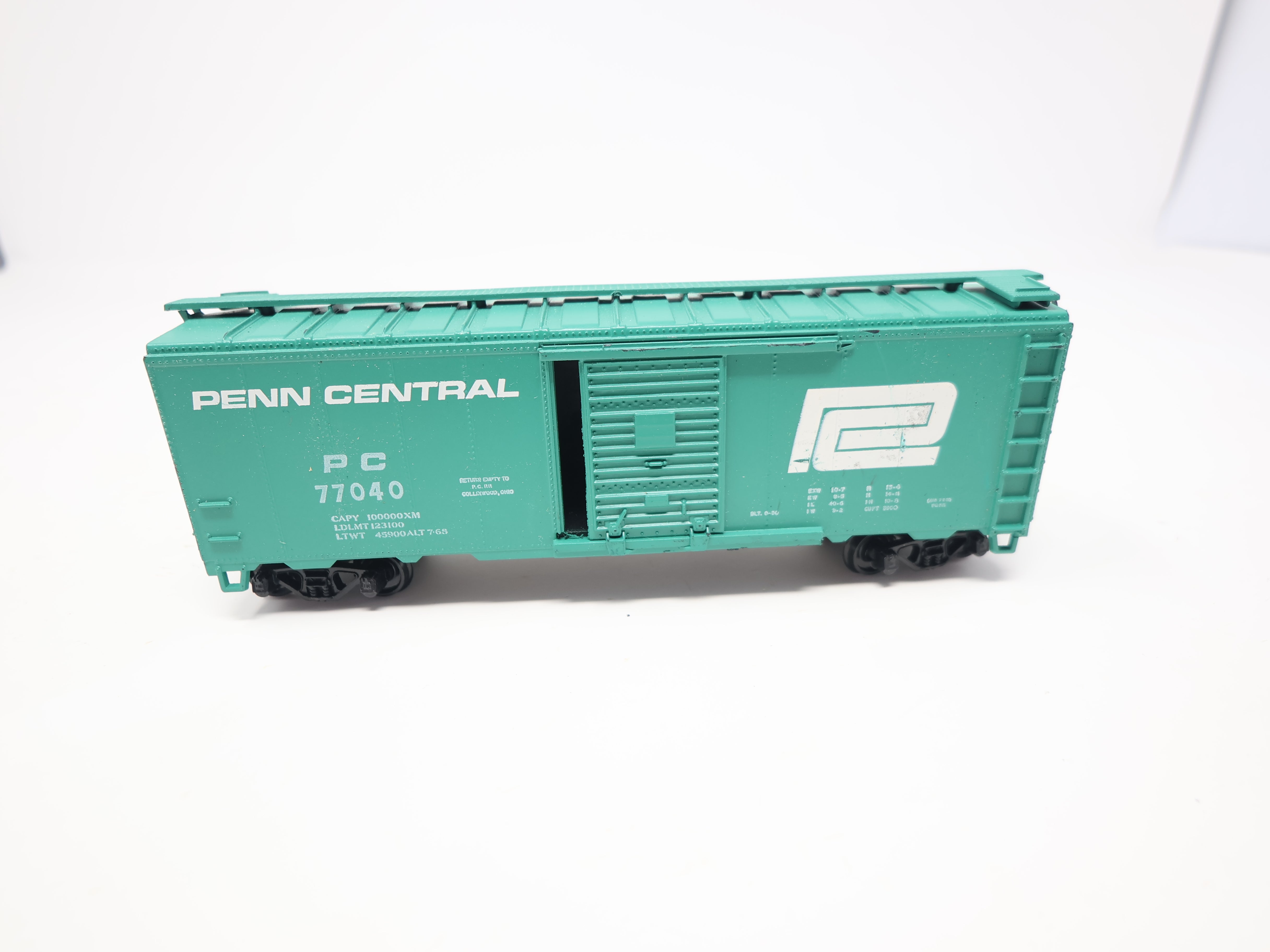 USED Athearn HO Scale, 40' Steel Box Car, Penn Central PC #77040
