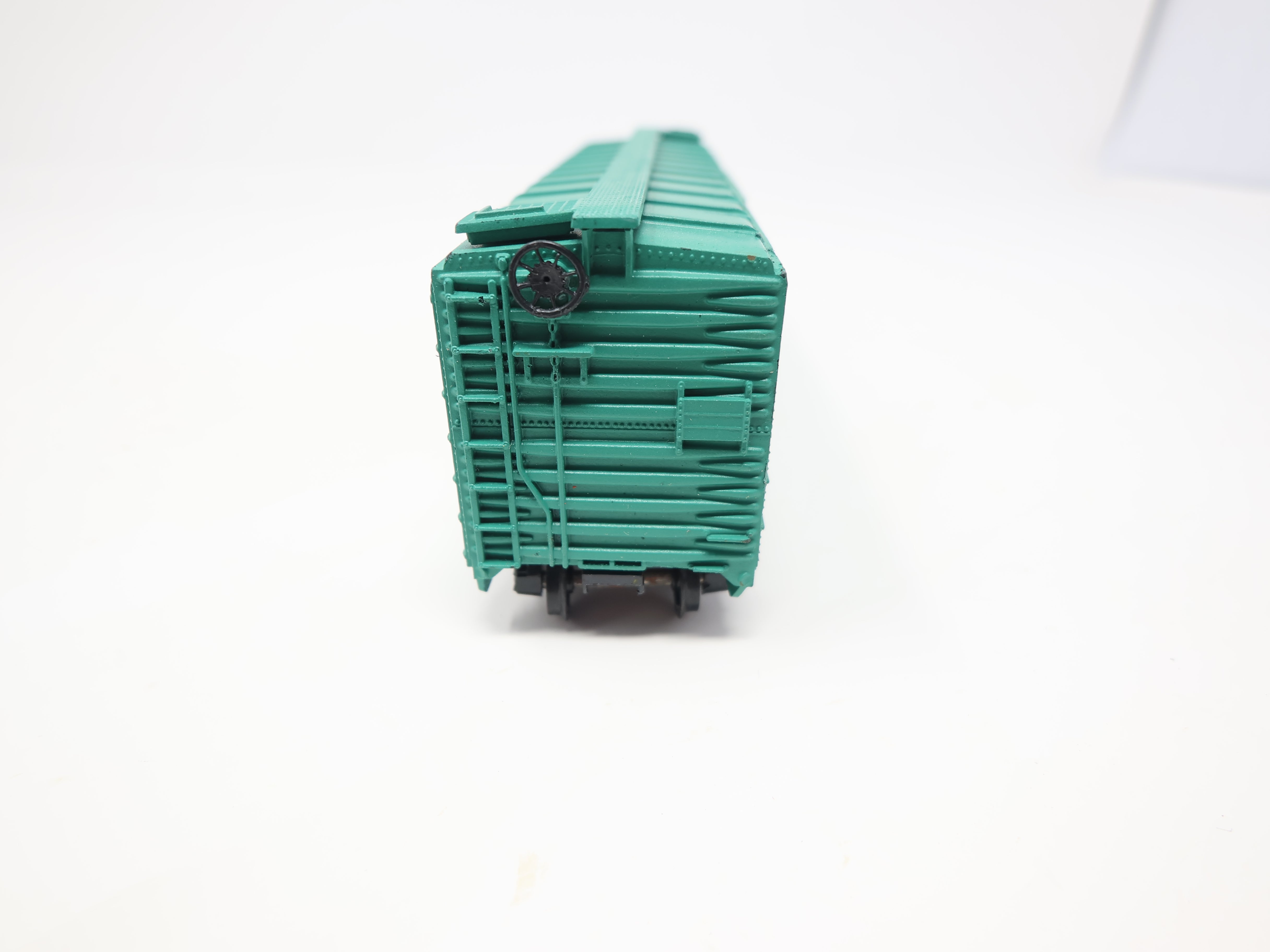 USED Athearn HO Scale, 40' Steel Box Car, Penn Central PC #77040