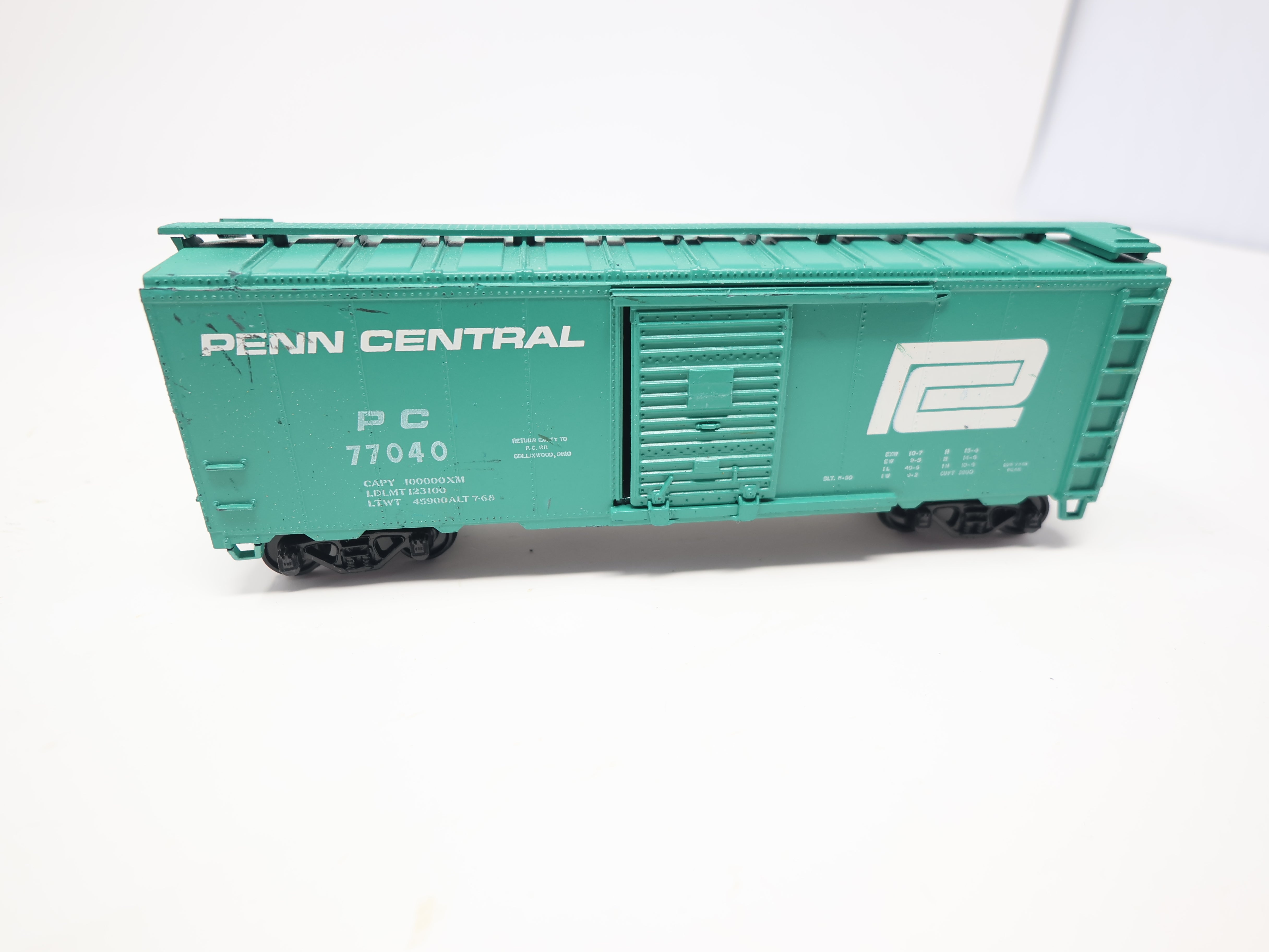 USED Athearn HO Scale, 40' Steel Box Car, Penn Central PC #77040