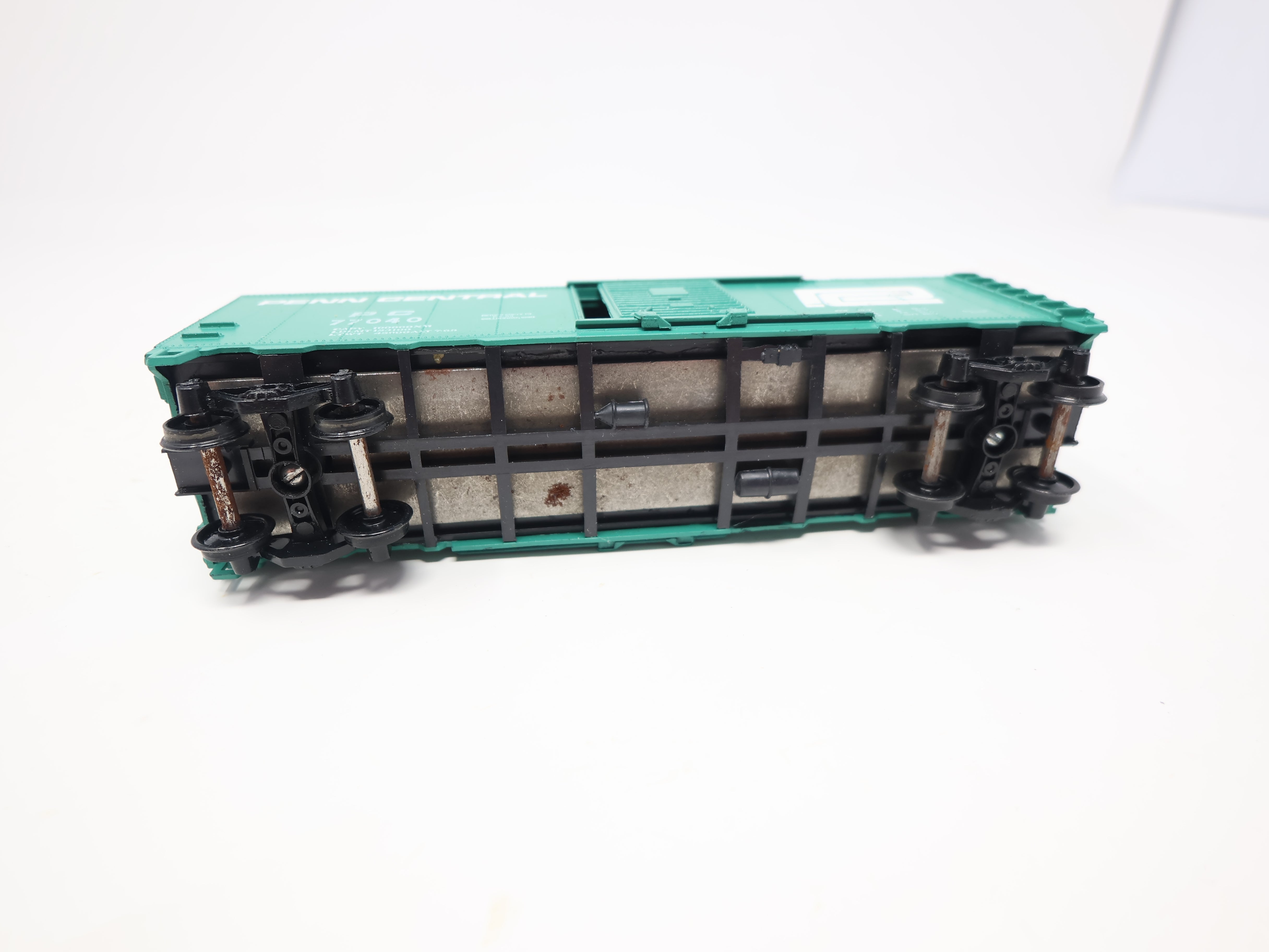 USED Athearn HO Scale, 40' Steel Box Car, Penn Central PC #77040