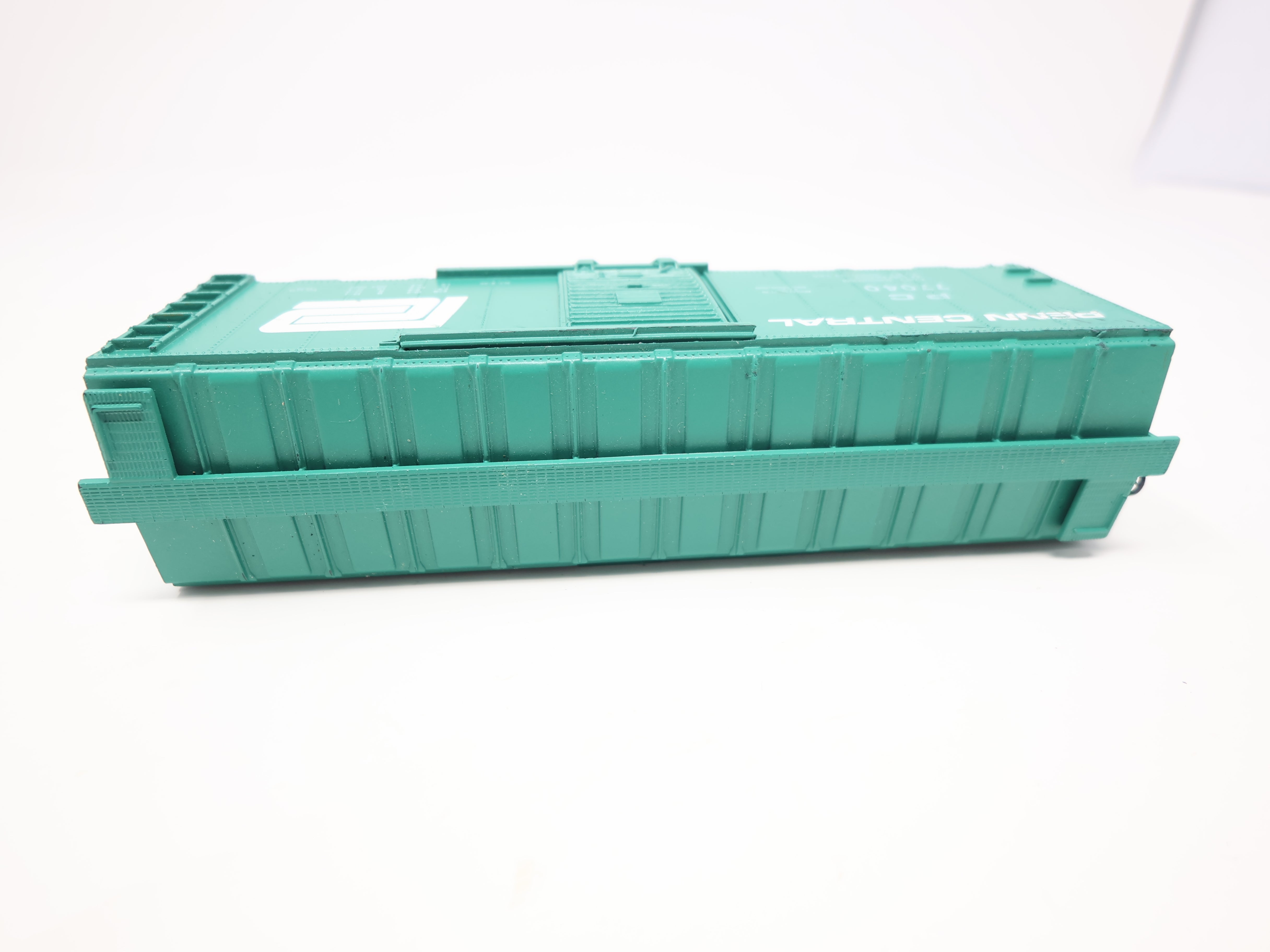 USED Athearn HO Scale, 40' Steel Box Car, Penn Central PC #77040