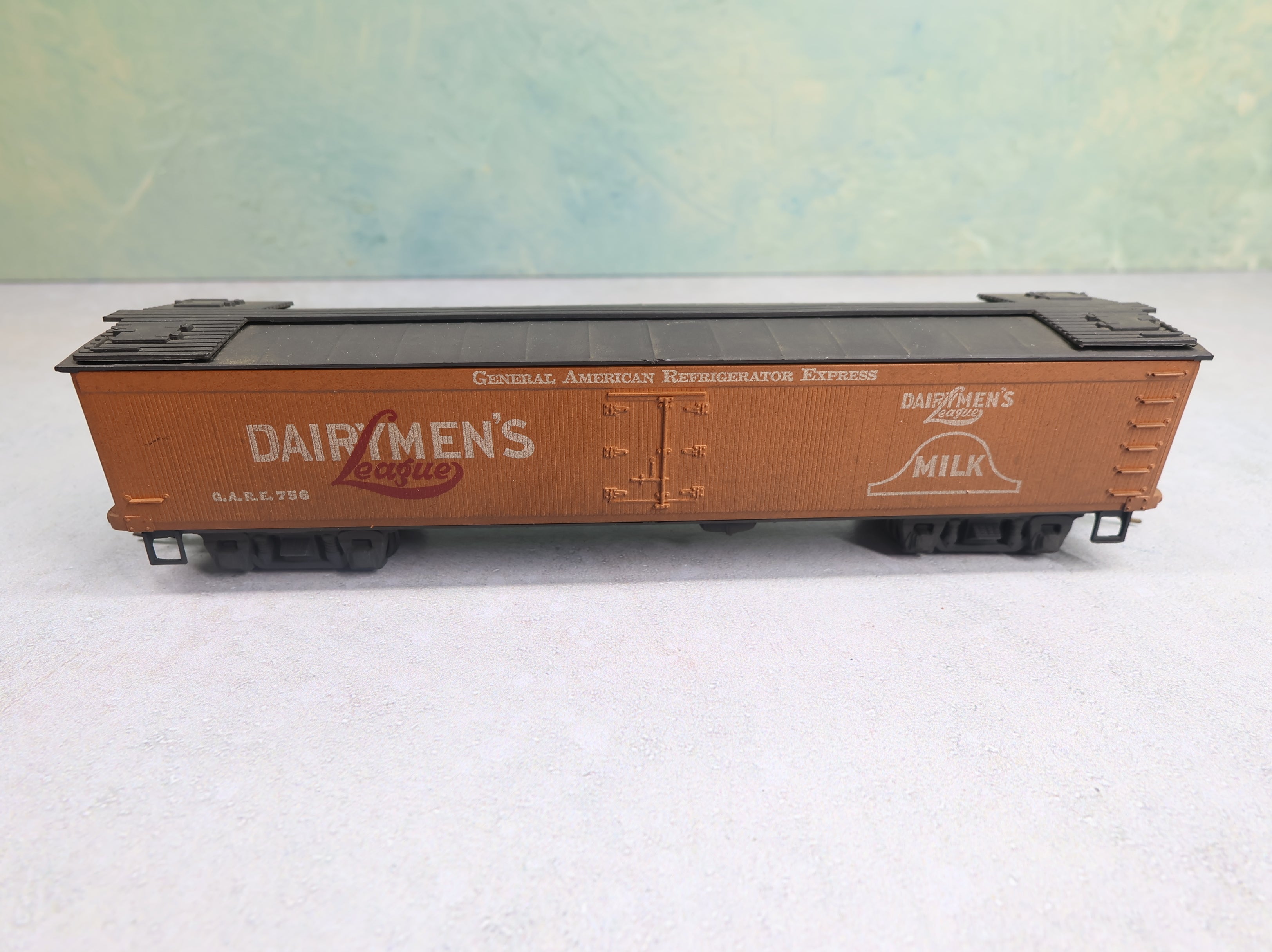USED Roundhouse HO Scale 50' Milk Tank Car Dairymen's League GARE #756 Weathered
