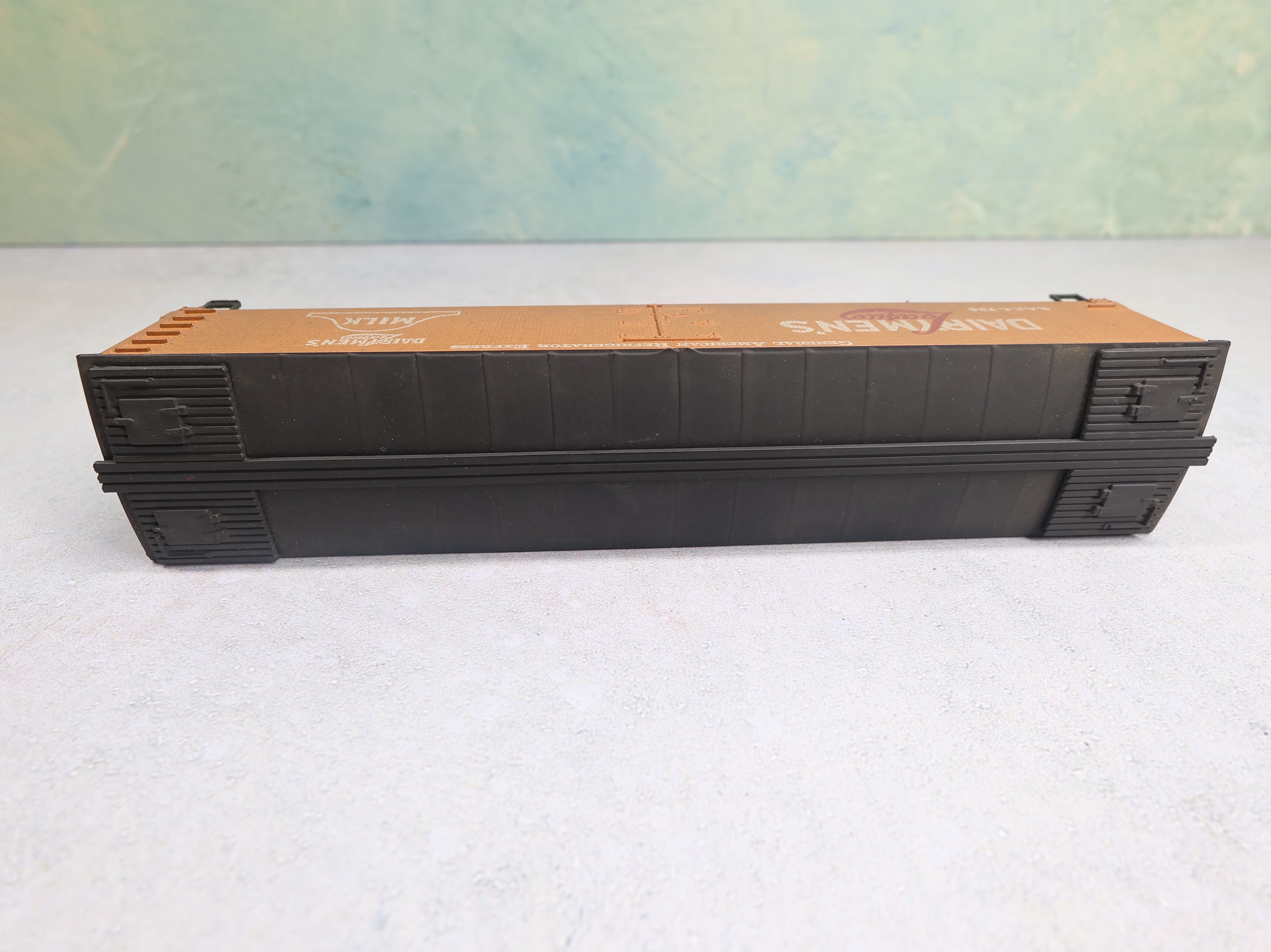 USED Roundhouse HO Scale 50' Milk Tank Car Dairymen's League GARE #756 Weathered