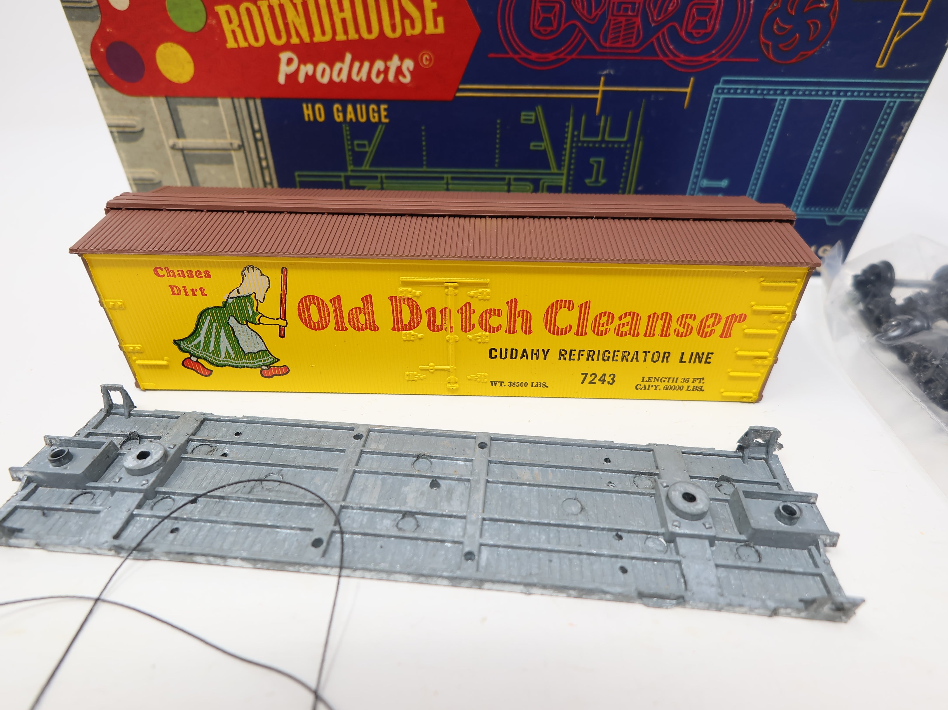 USED Roundhouse 3150 HO Scale Billboard Reefer Old Dutch Cleanser #7243 KIT