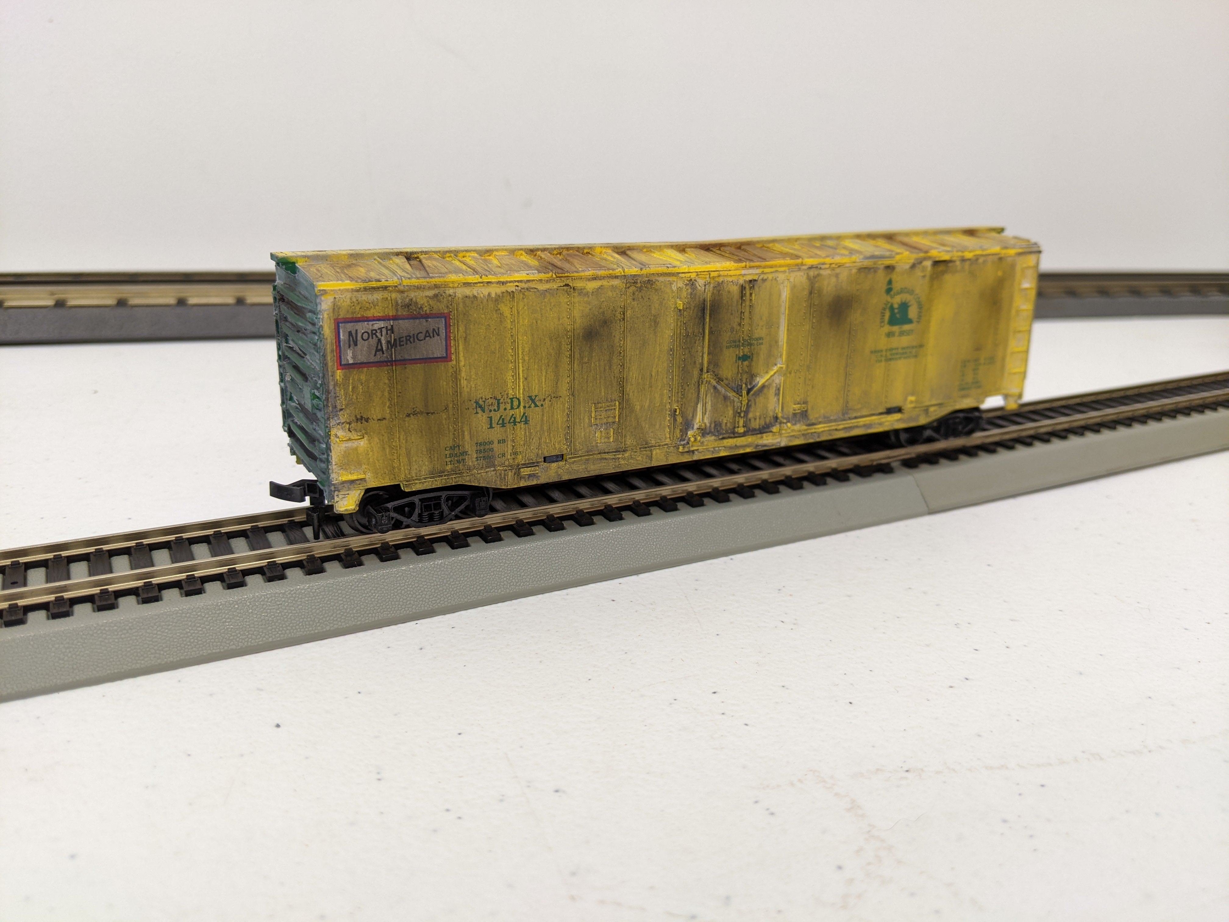USED IHC HO Scale, 50' Box Car, New Jersey Central NJDX #1444, Weathered