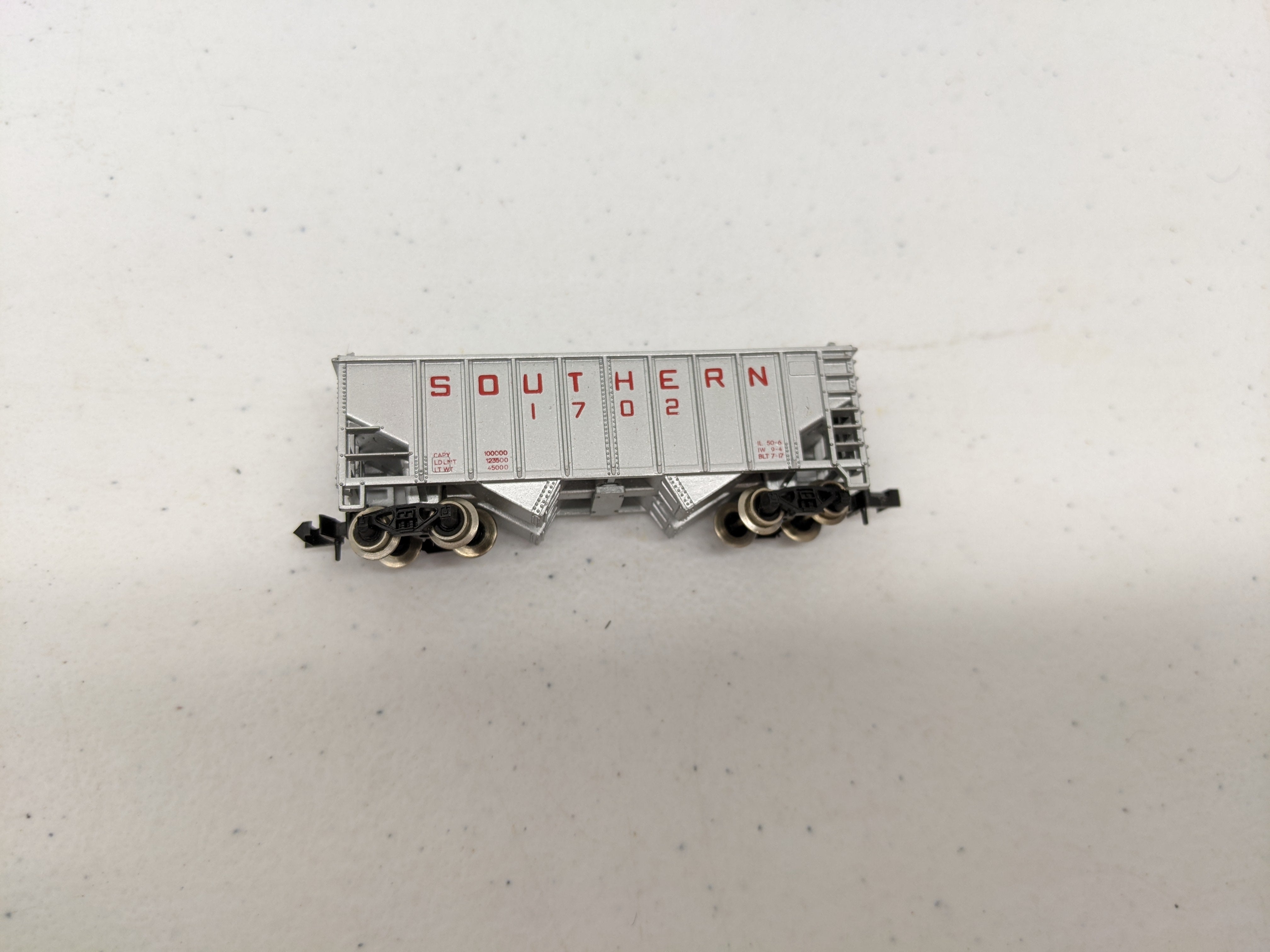 USED MRC 7052 N Scale, 2 Bay Hopper, Southern #1702, Arched Ends