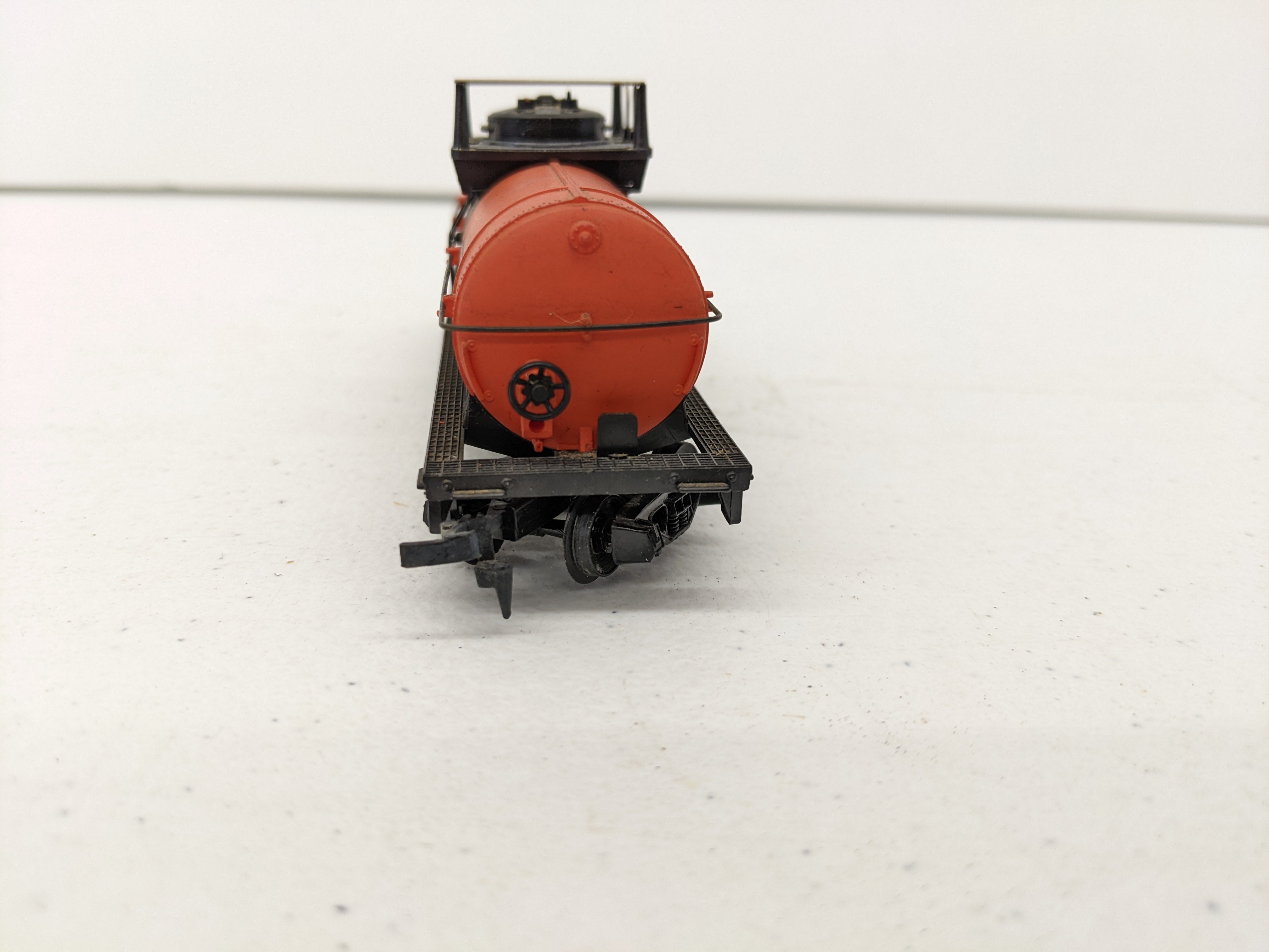 USED HO Scale, Single Dome Tank Car, Hooker Chemical