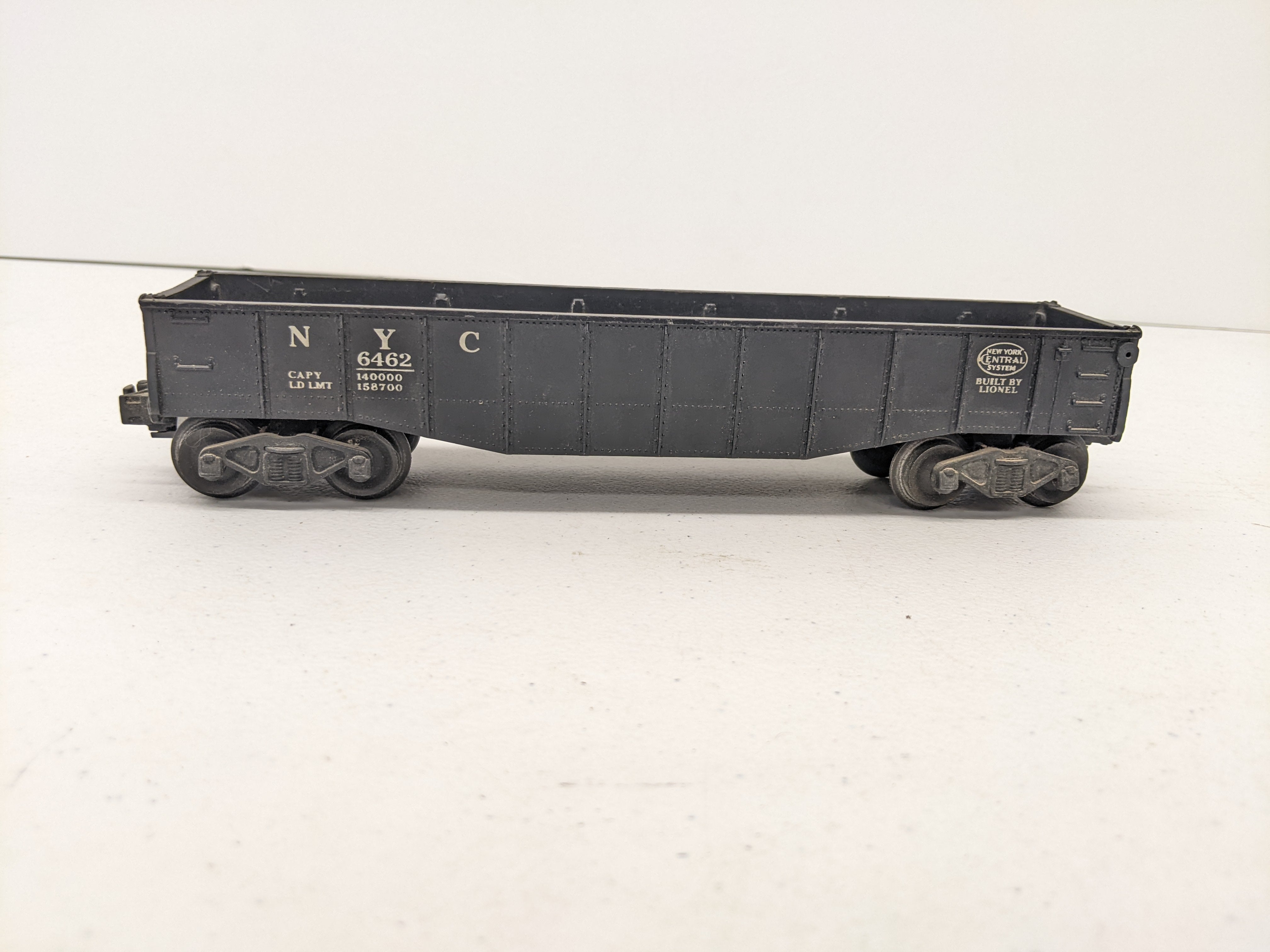 USED Lionel O Scale, Gondola with 5 loads, New York Central NYC #6462