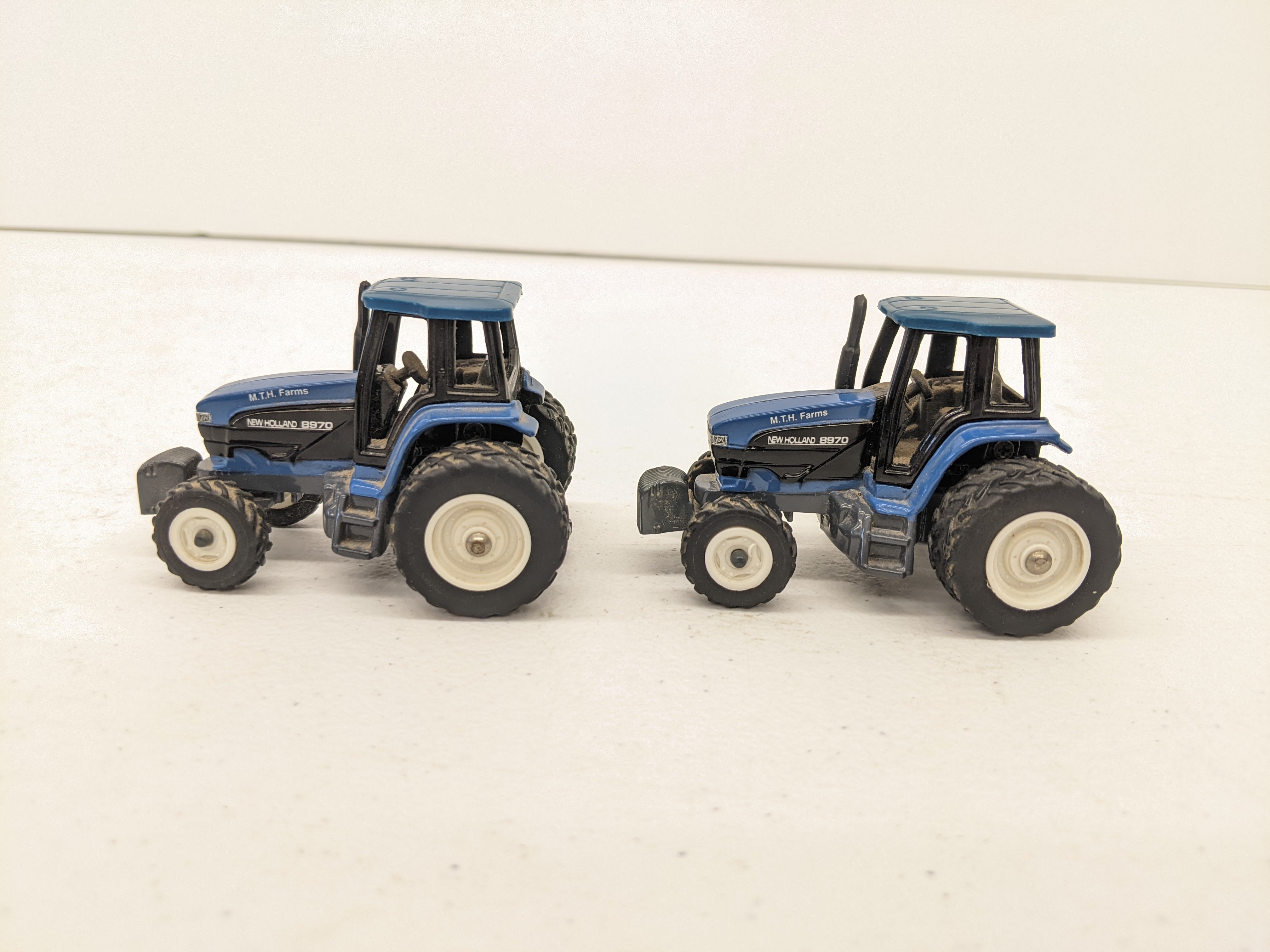 USED MTH O Scale, New Holland 8970 Lot of 2 Tractor Loads