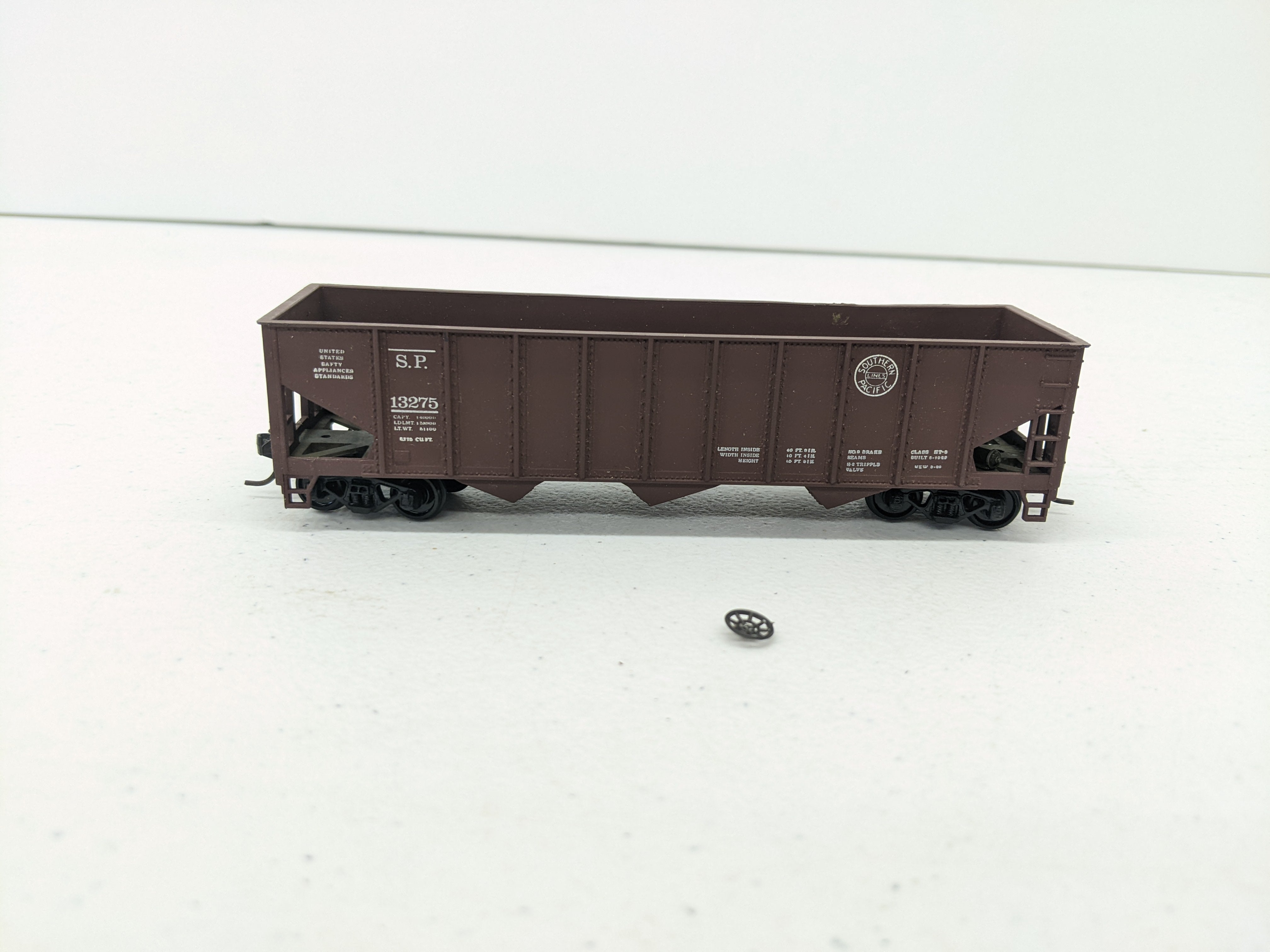 USED Roundhouse HO Scale, 3 Bay Open Hopper, Southern Pacific SP #13275