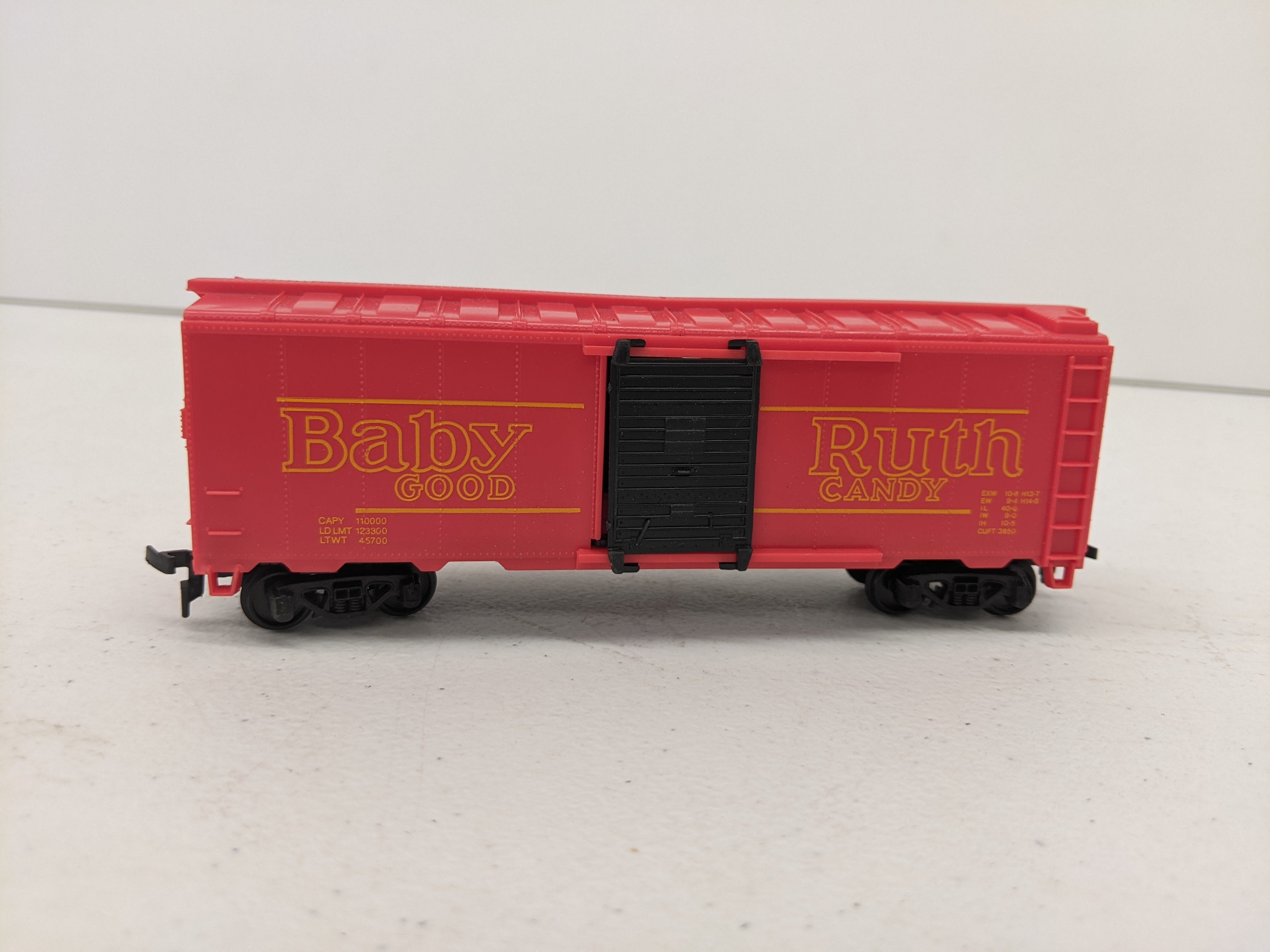 USED Model Power HO Scale, 40' Steel Box Car, Baby Ruth