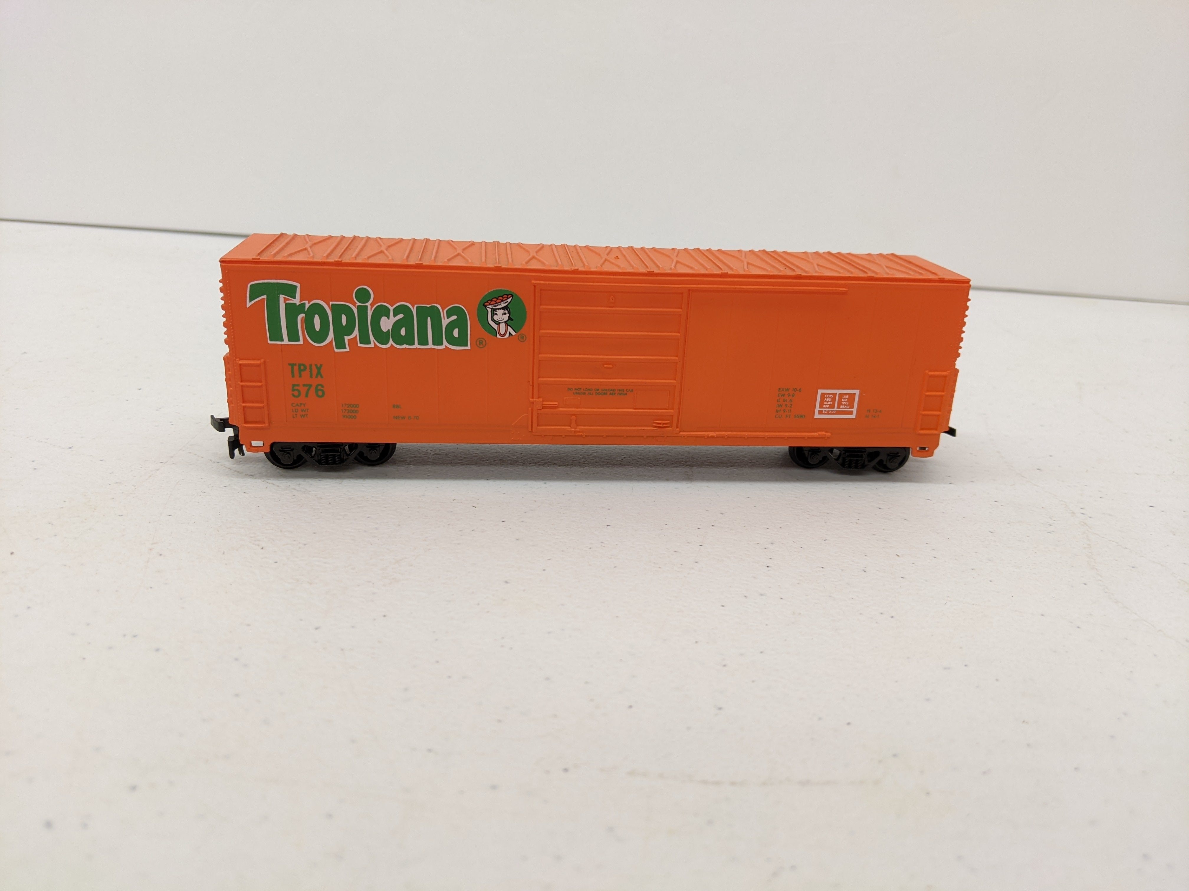 USED Life-Like HO Scale, 50' Steel Box Car, Tropicana TPIX #576