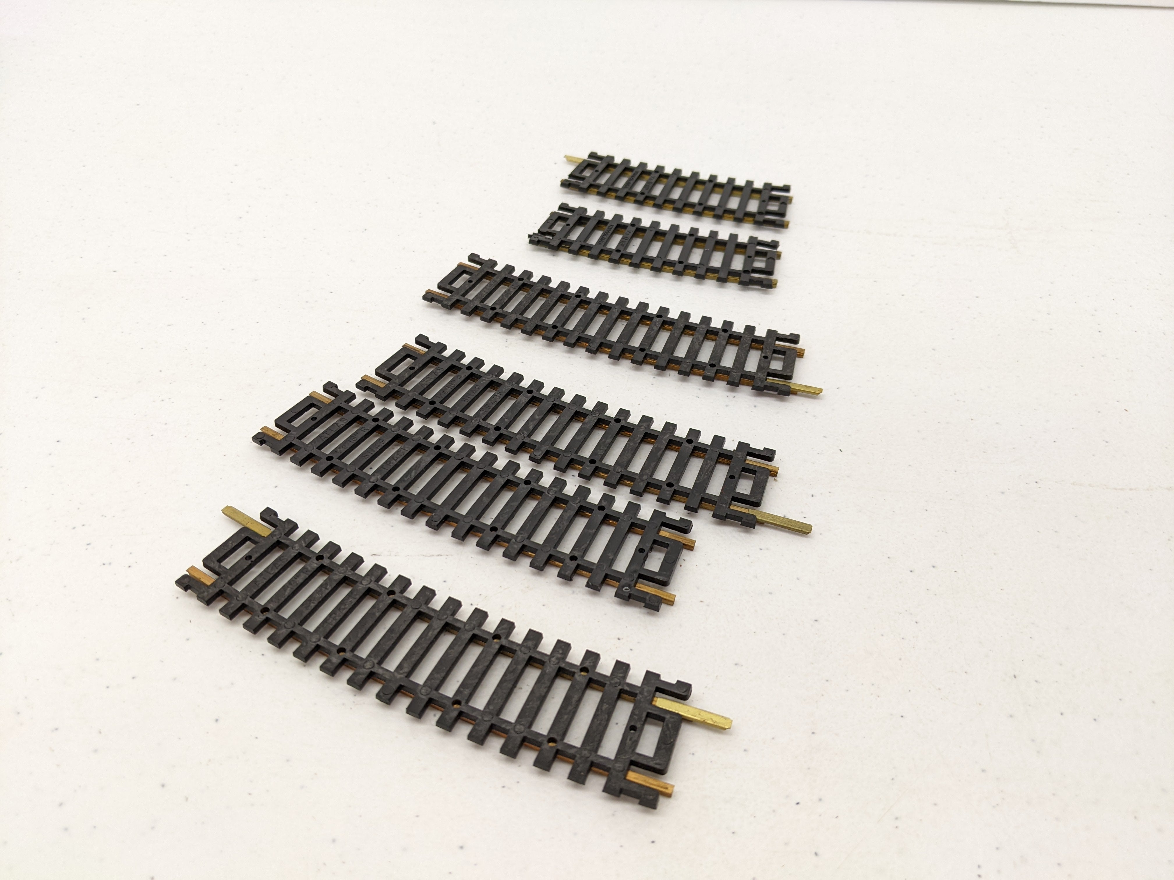 USED HO Scale, Lot of 6 - Various Sections of 18" Radius Track
