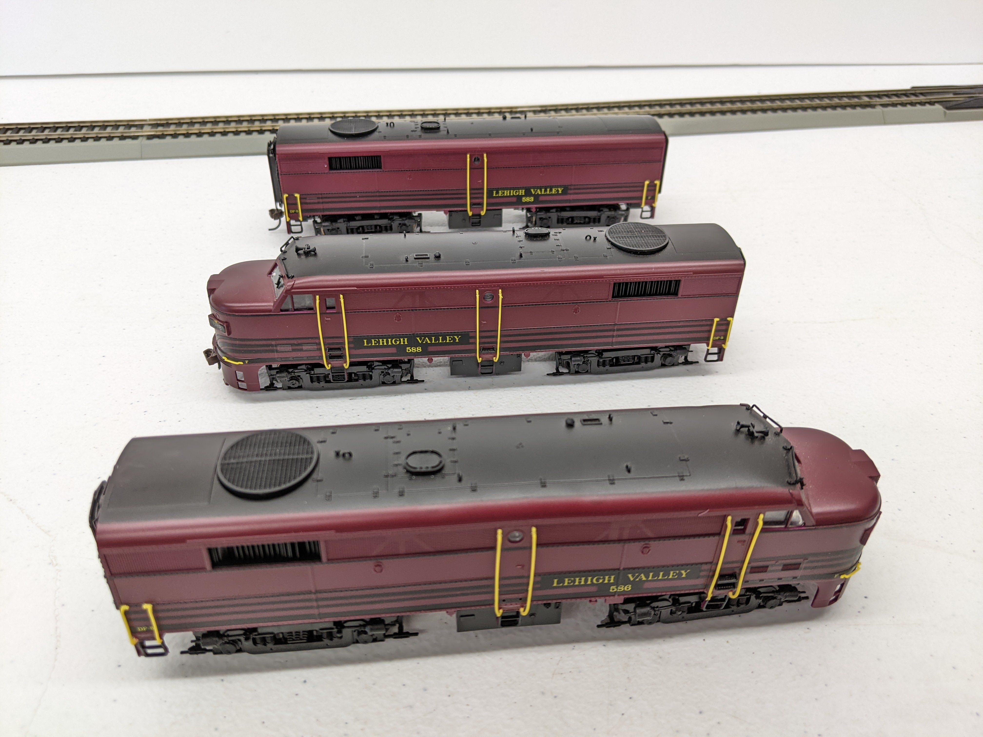 USED Life-Like HO Scale, Set of ABA F2 Diesel Locomotives, Lehigh Valley #583, 586, 588, Proto 2000 (DC)