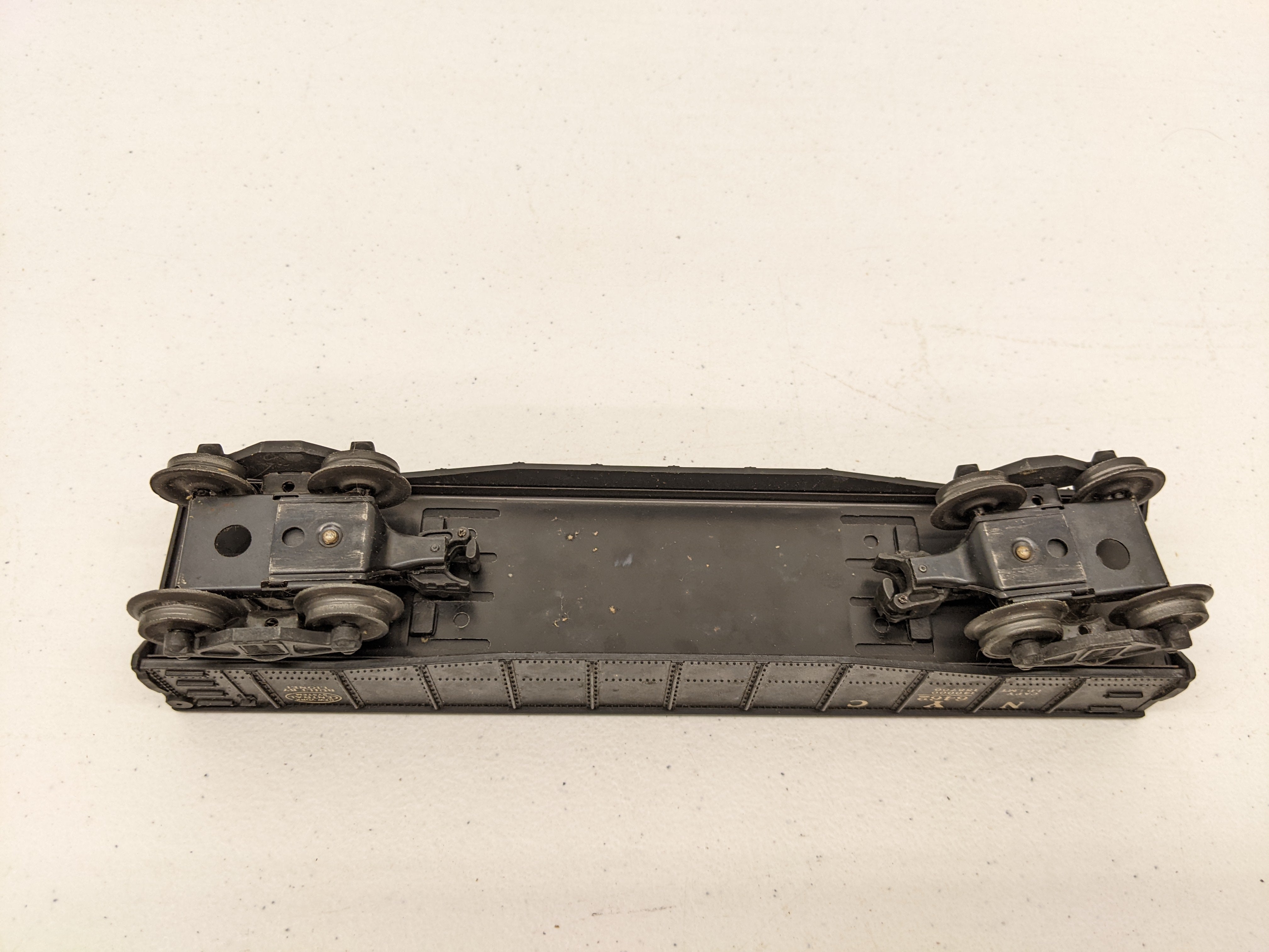 USED Lionel 6462 O Scale, Gondola Car with 6 Barrels, New York Central NYC #6462
