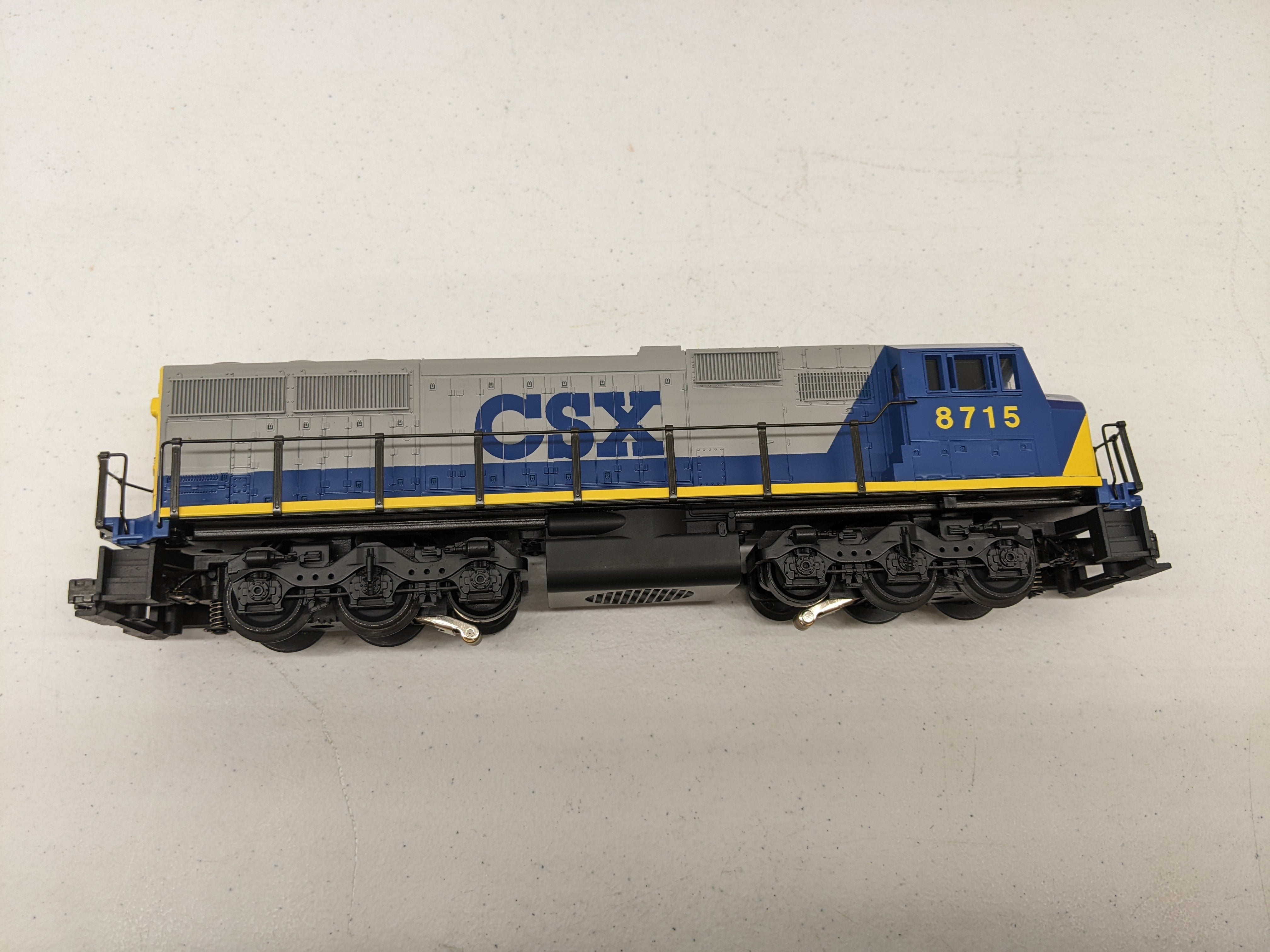 USED MTH Rail King 30-2116-1 O Scale, SD60M Diesel Engine, CSX #8715 (Proto-Sound 1.0)