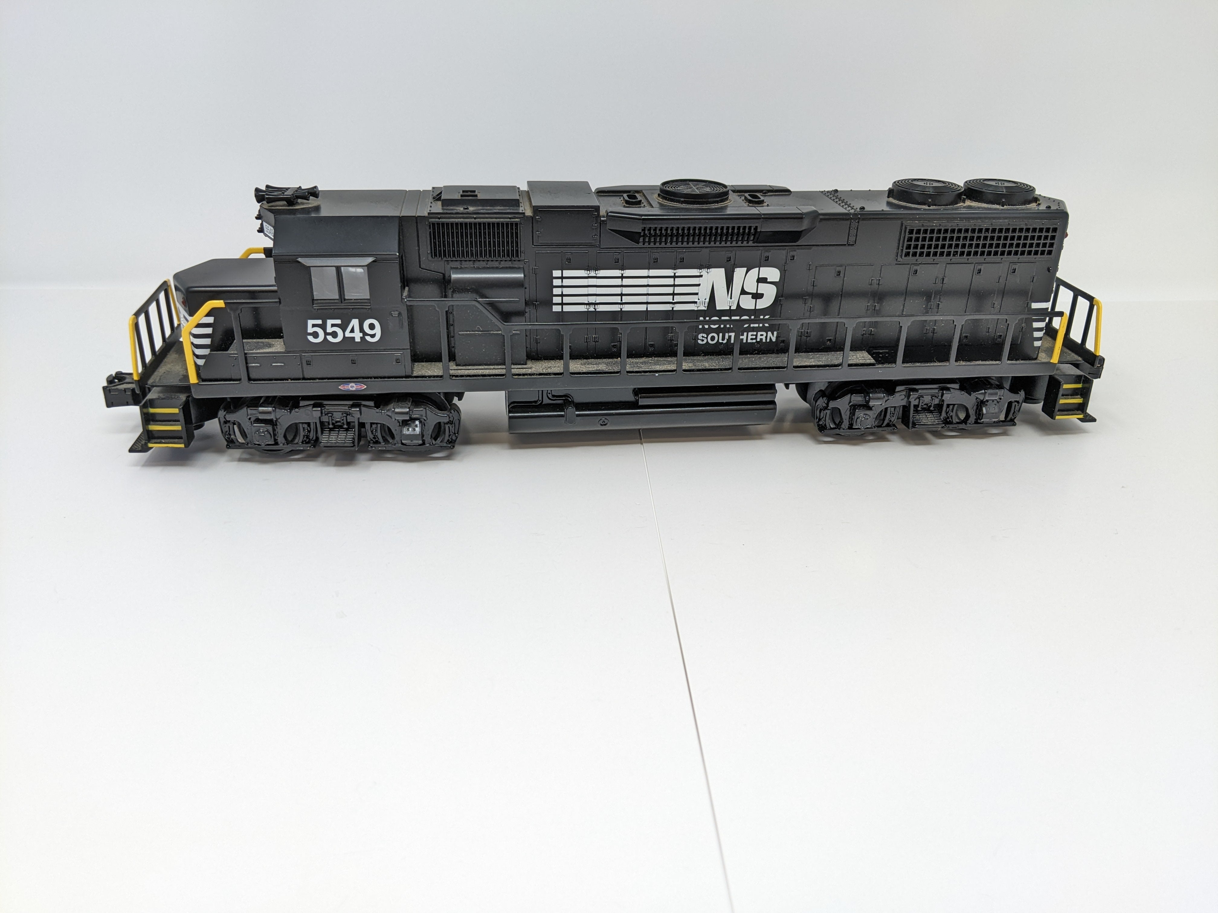 USED Williams O, GP-38 Diesel Locomotive, Norfolk Southern #5549, Runs