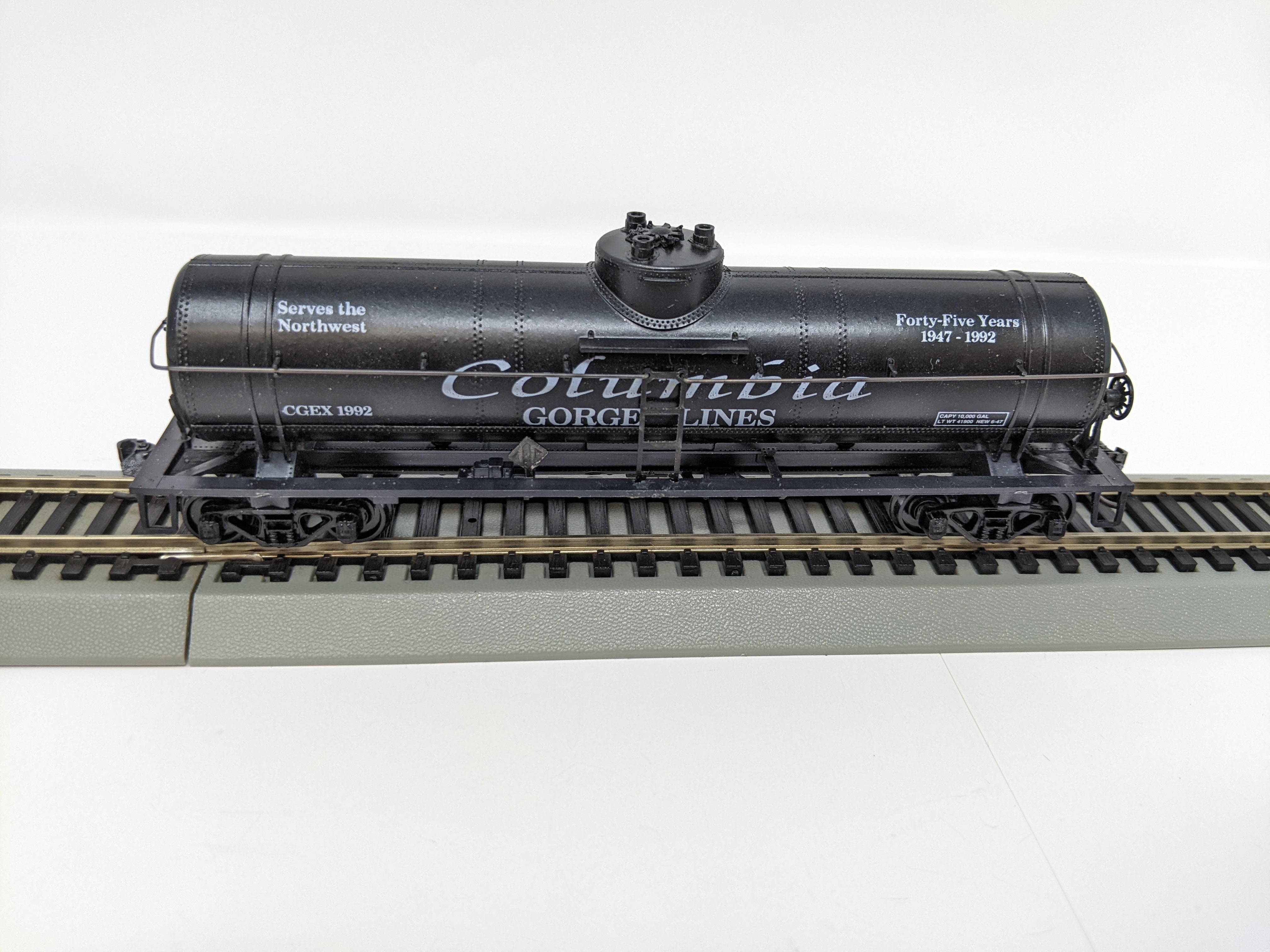 USED Athearn HO Scale, 40' Single Dome Tank Car, Columbia Gorge Lines CGEX #1992