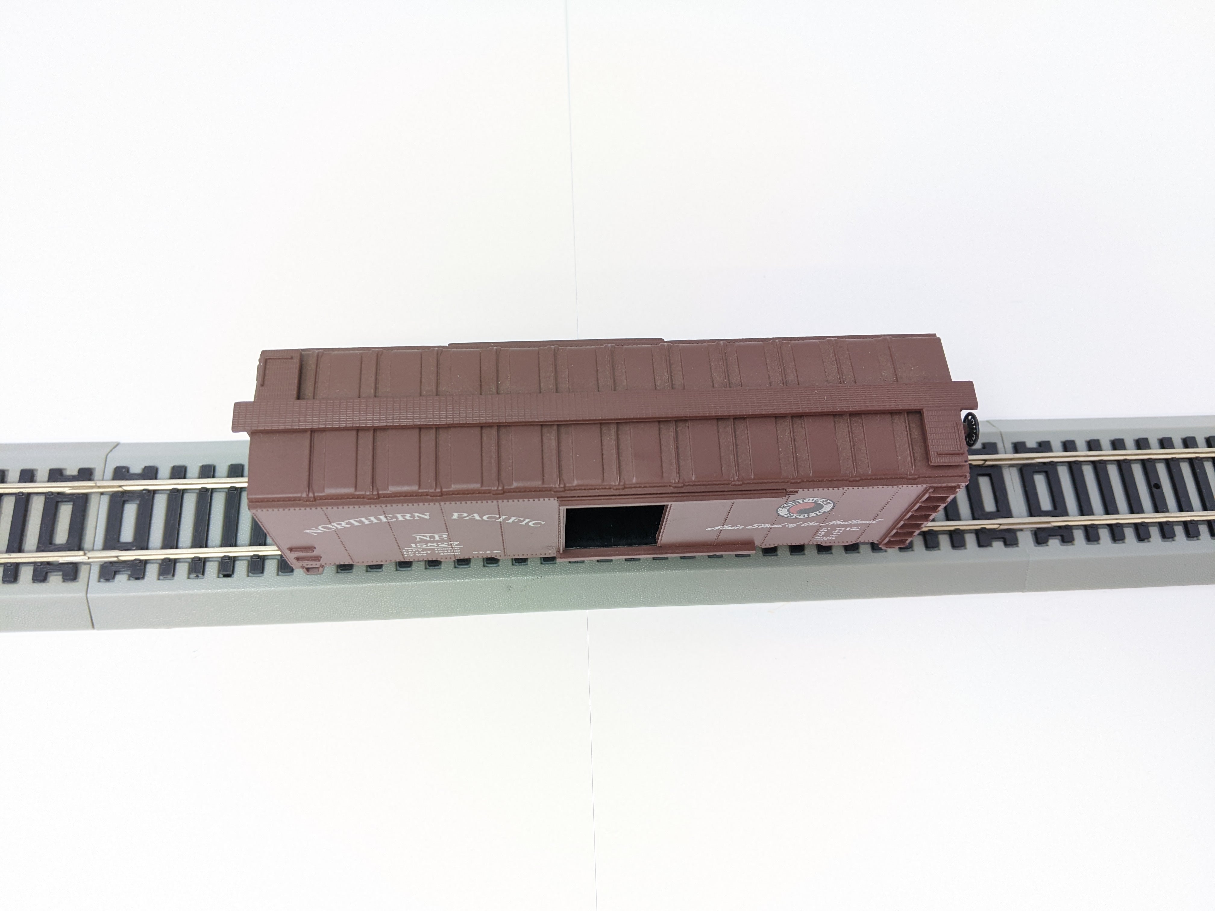 USED Athearn HO Scale, 40' Box Car, Northern Pacific NP #15827