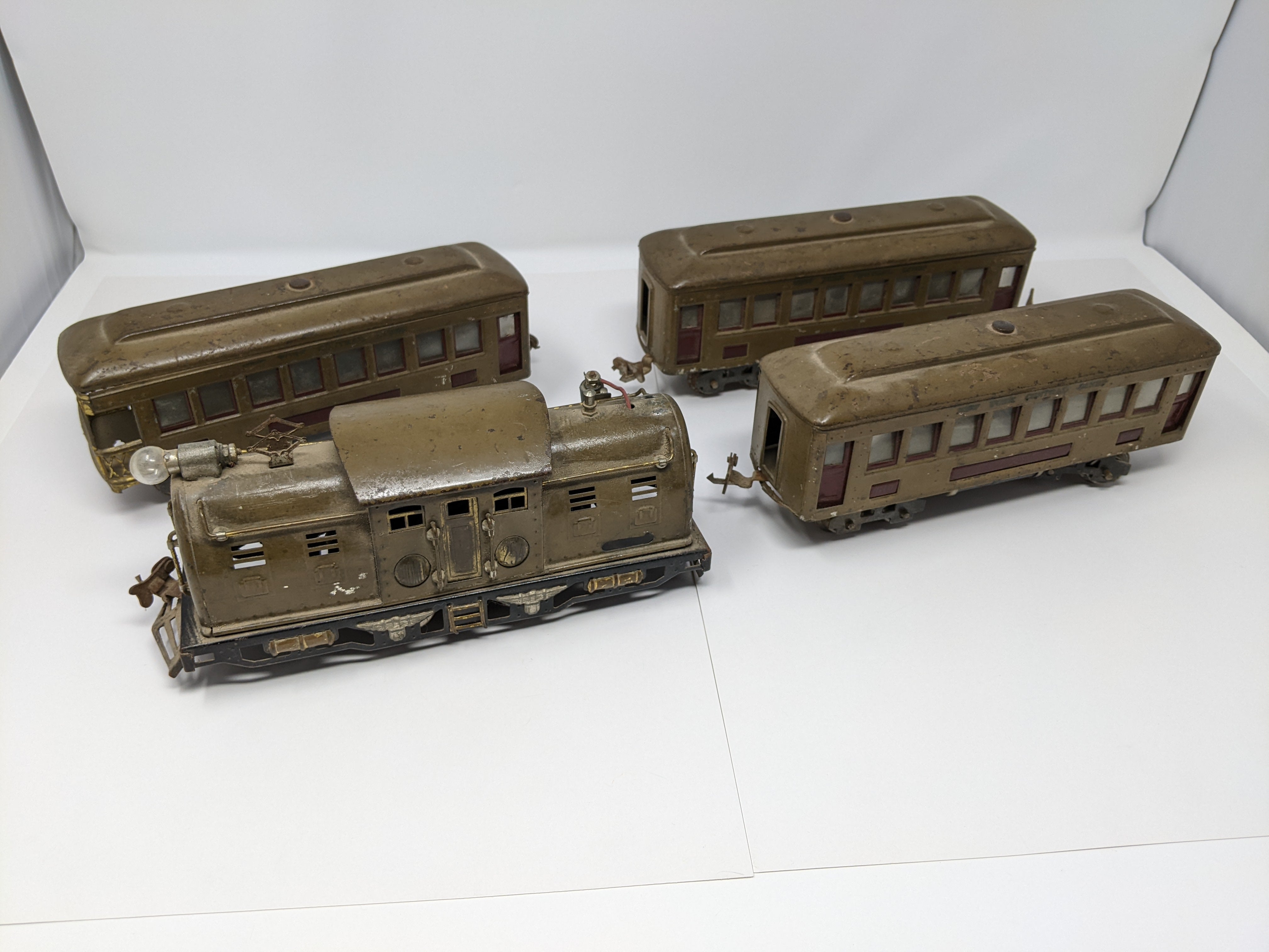 USED Lionel O, Vintage Pre-War Locomotive 254 & 3 Passenger Cars, New York Central