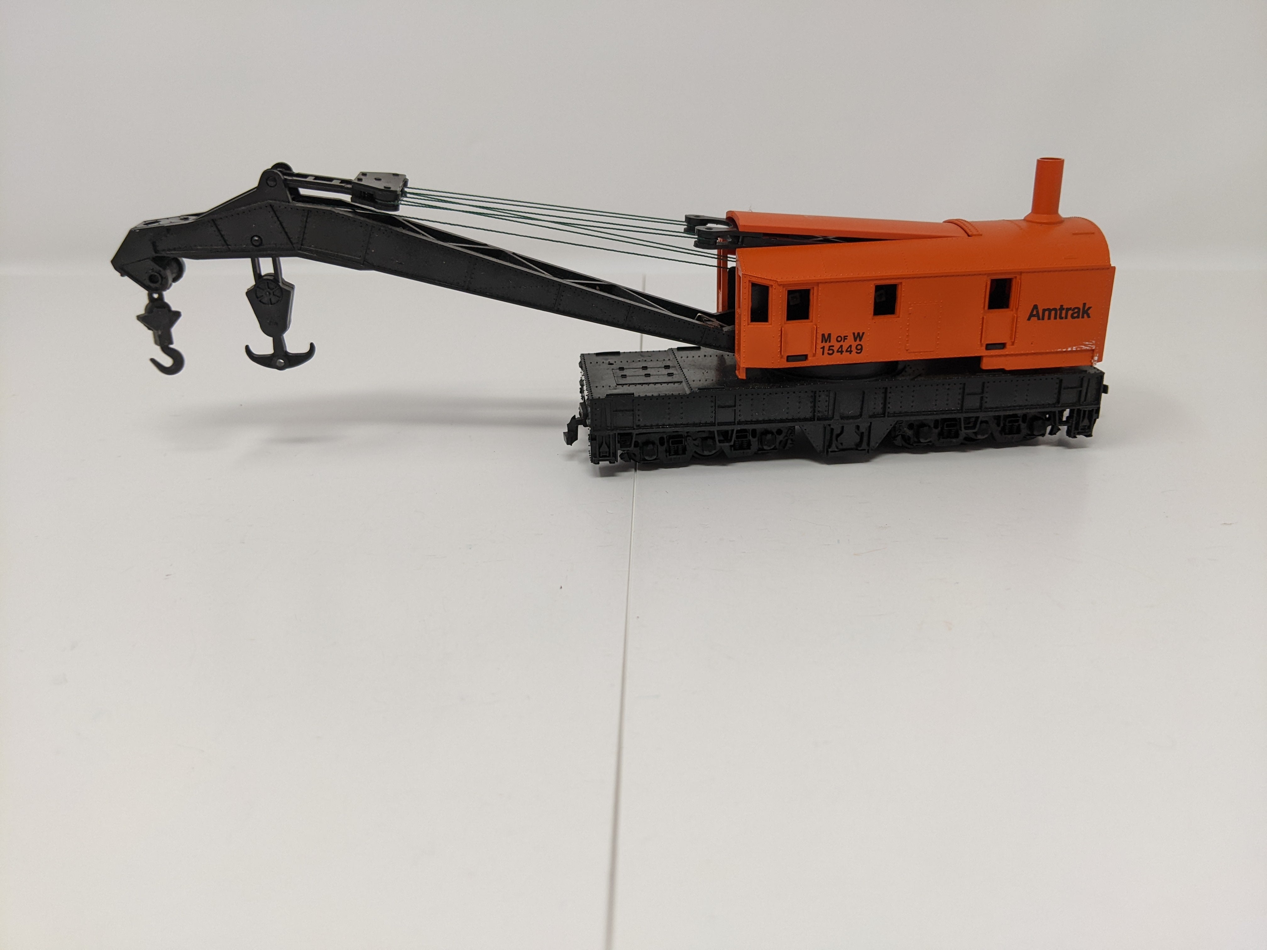 USED Bachmann 46-1210-05 HO Scale, Crane Car & Boom Tender, Amtrak M of W #15449