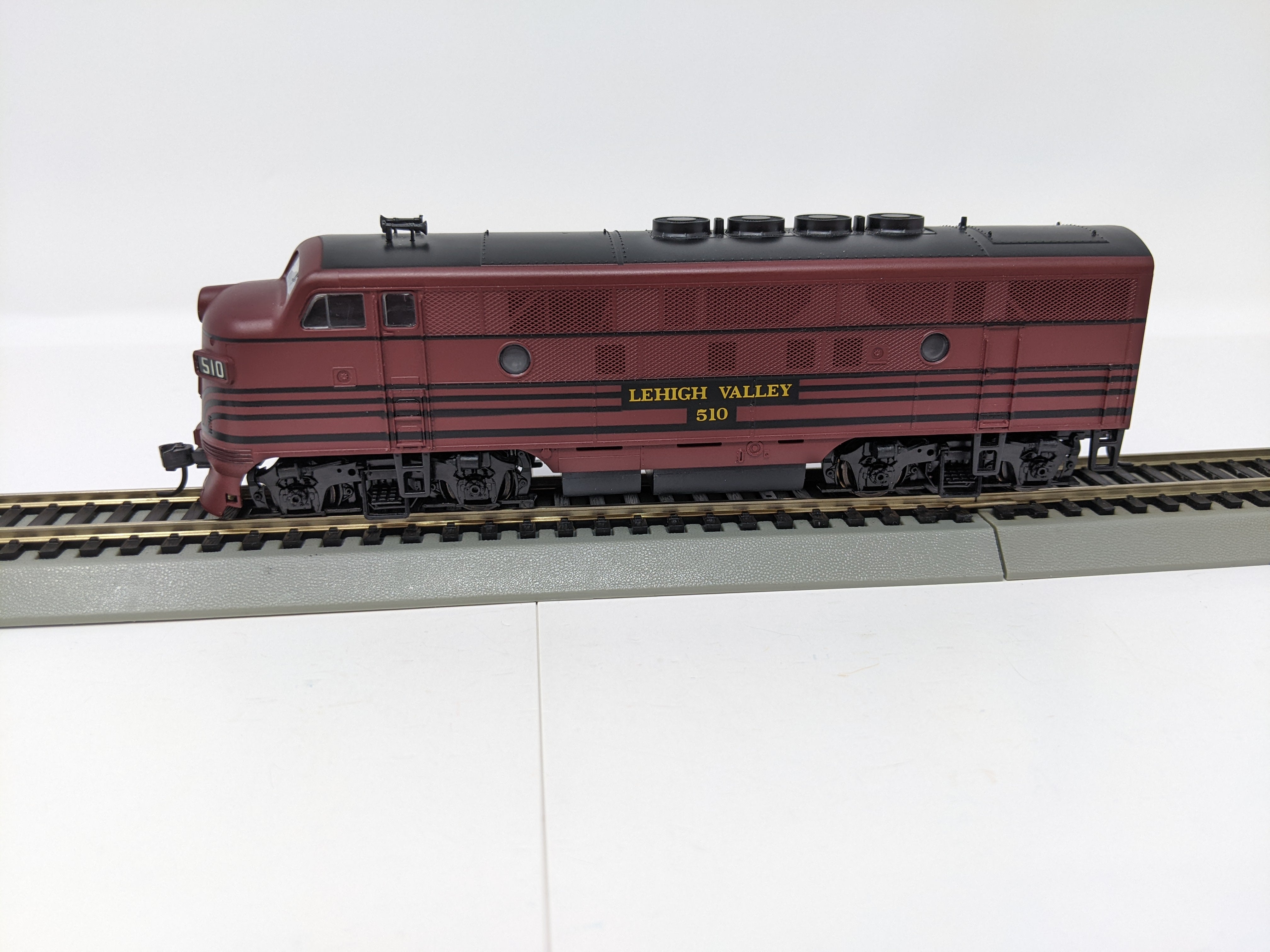 USED Life-Like HO Scale, F3A Diesel Locomotive, Lehigh Valley #510, Proto (DC)