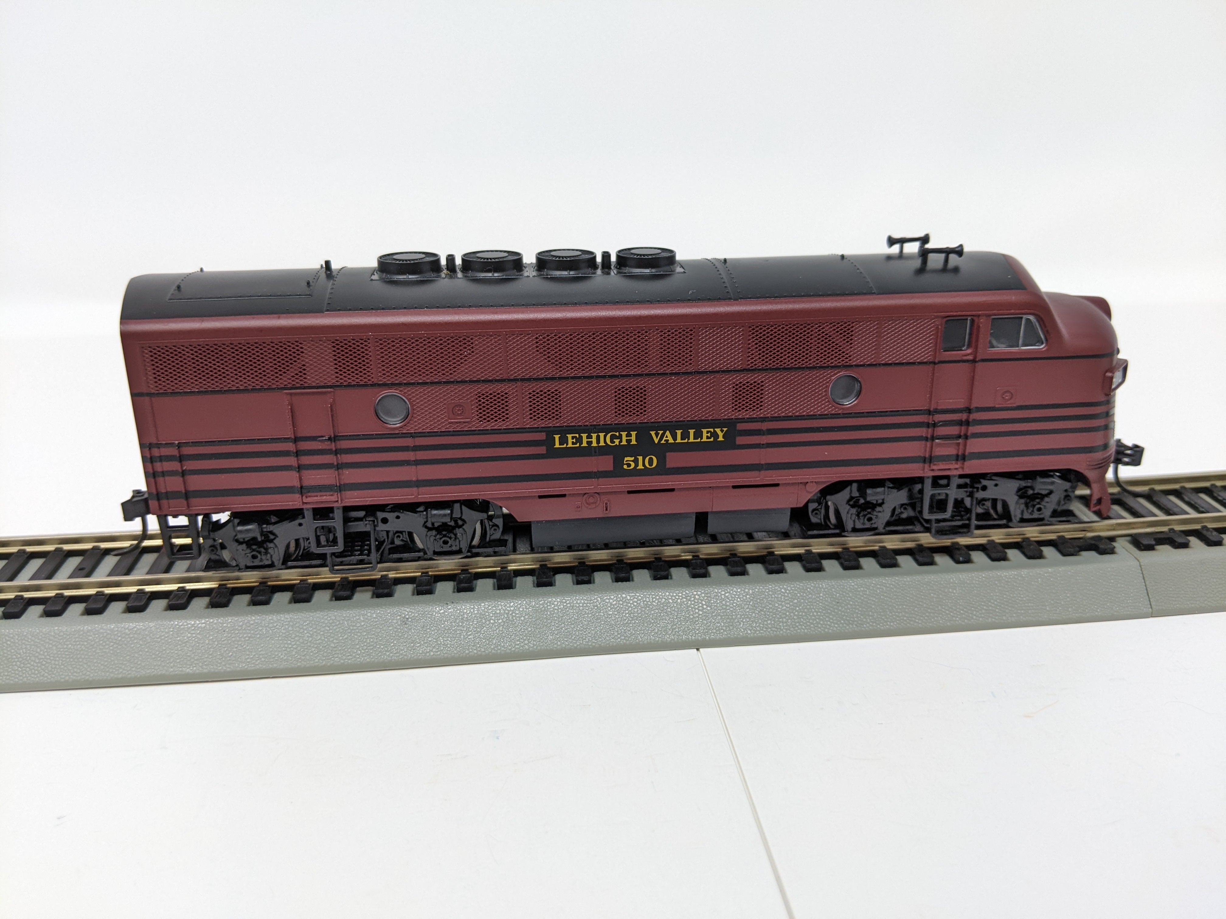 USED Life-Like HO Scale, F3A Diesel Locomotive, Lehigh Valley #510, Proto (DC)
