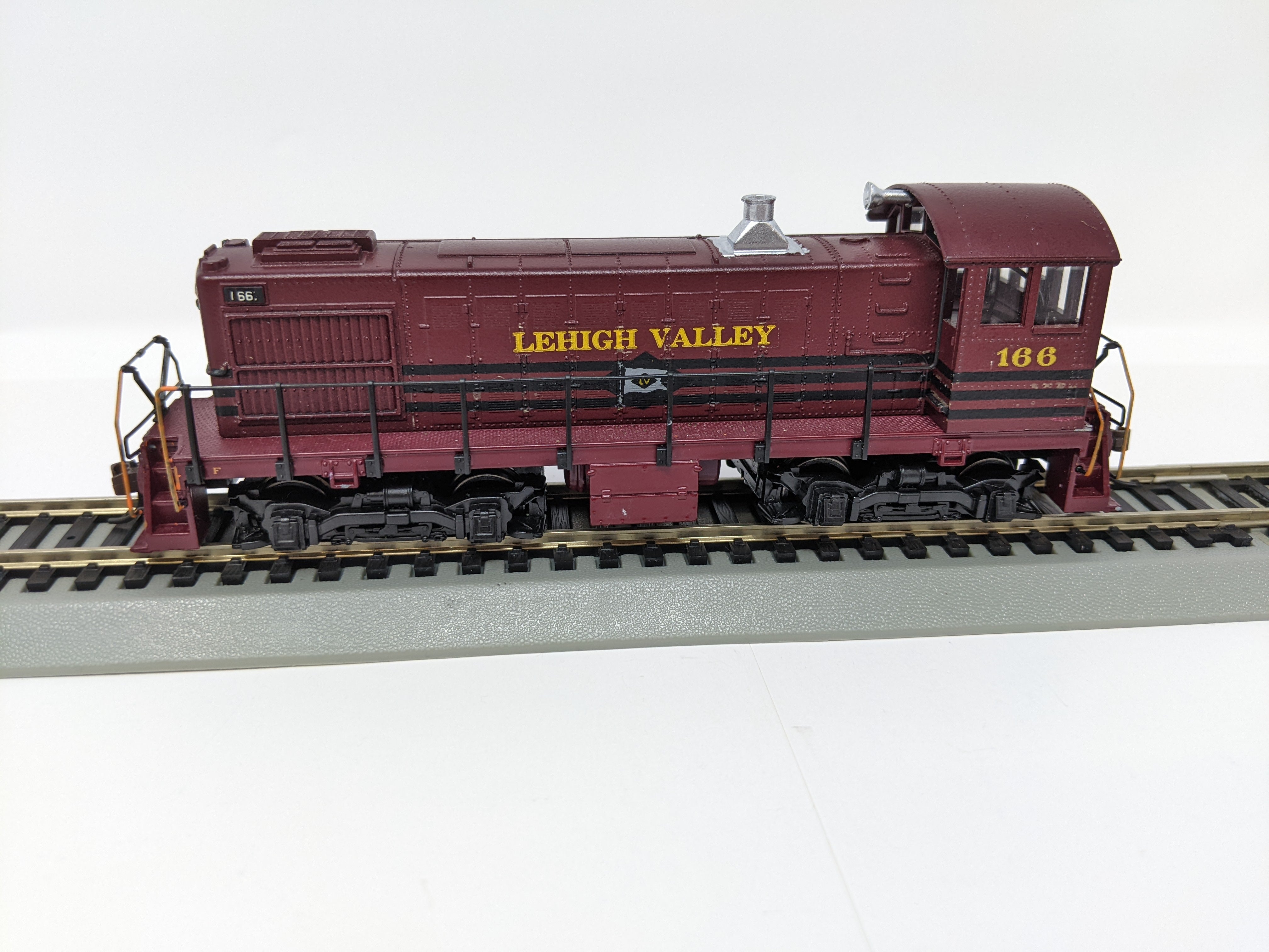 USED Atlas HO Scale, S-4 Diesel Switcher Locomotive, Lehigh Valley #166, Custom (DC)