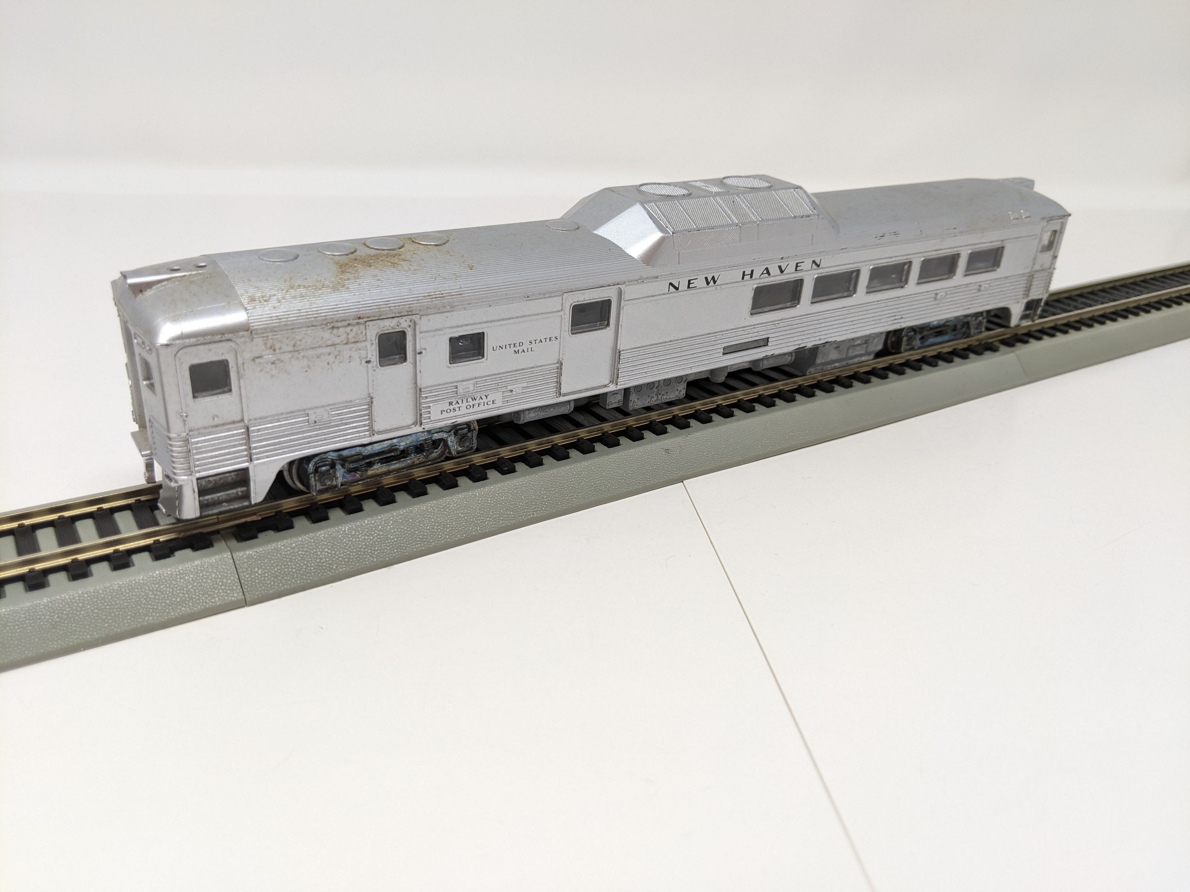 USED Athearn HO Scale, Railway Post Office Budd Car, New Haven , Needs Work (DC)