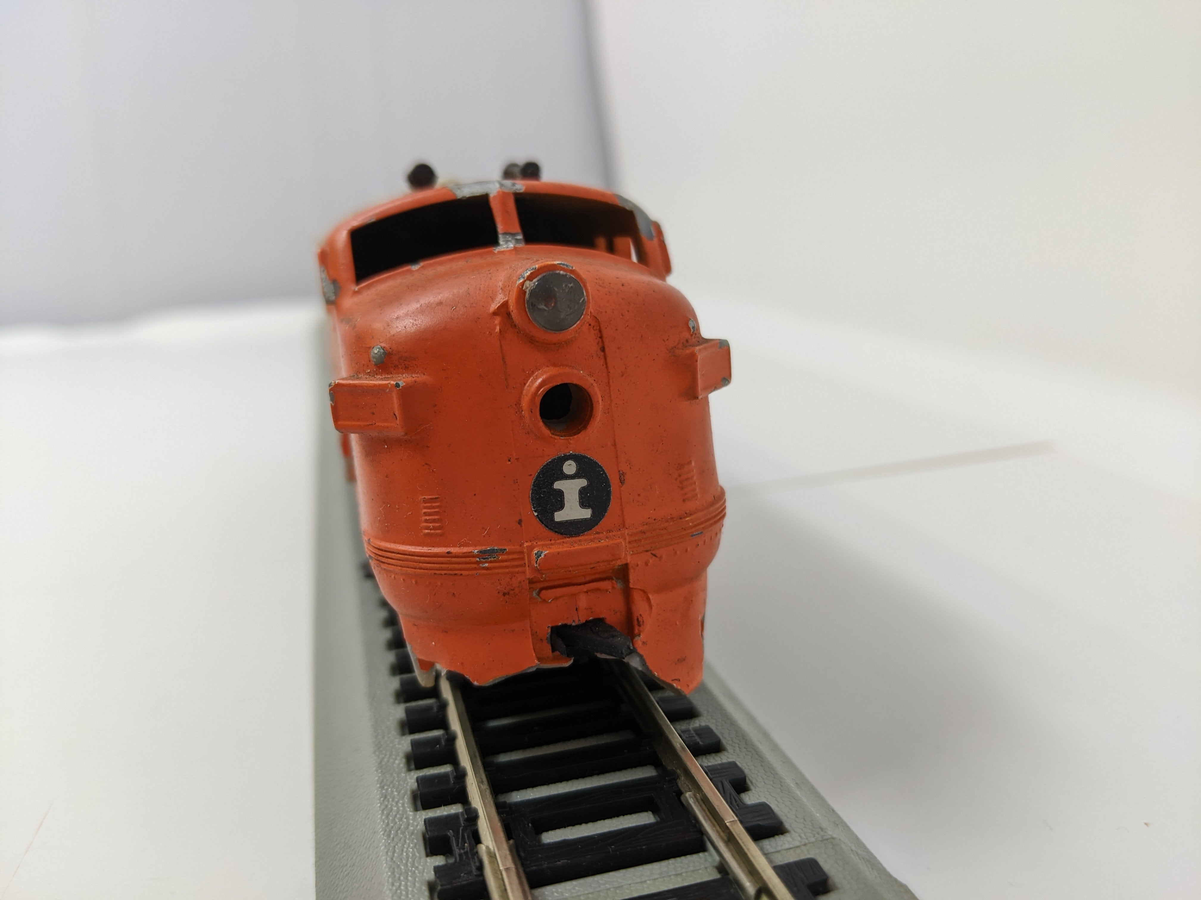 USED Life-Like HO Scale, F7A Diesel Locomotive, Illinois Central Gulf #4971, Needs Work (DC)