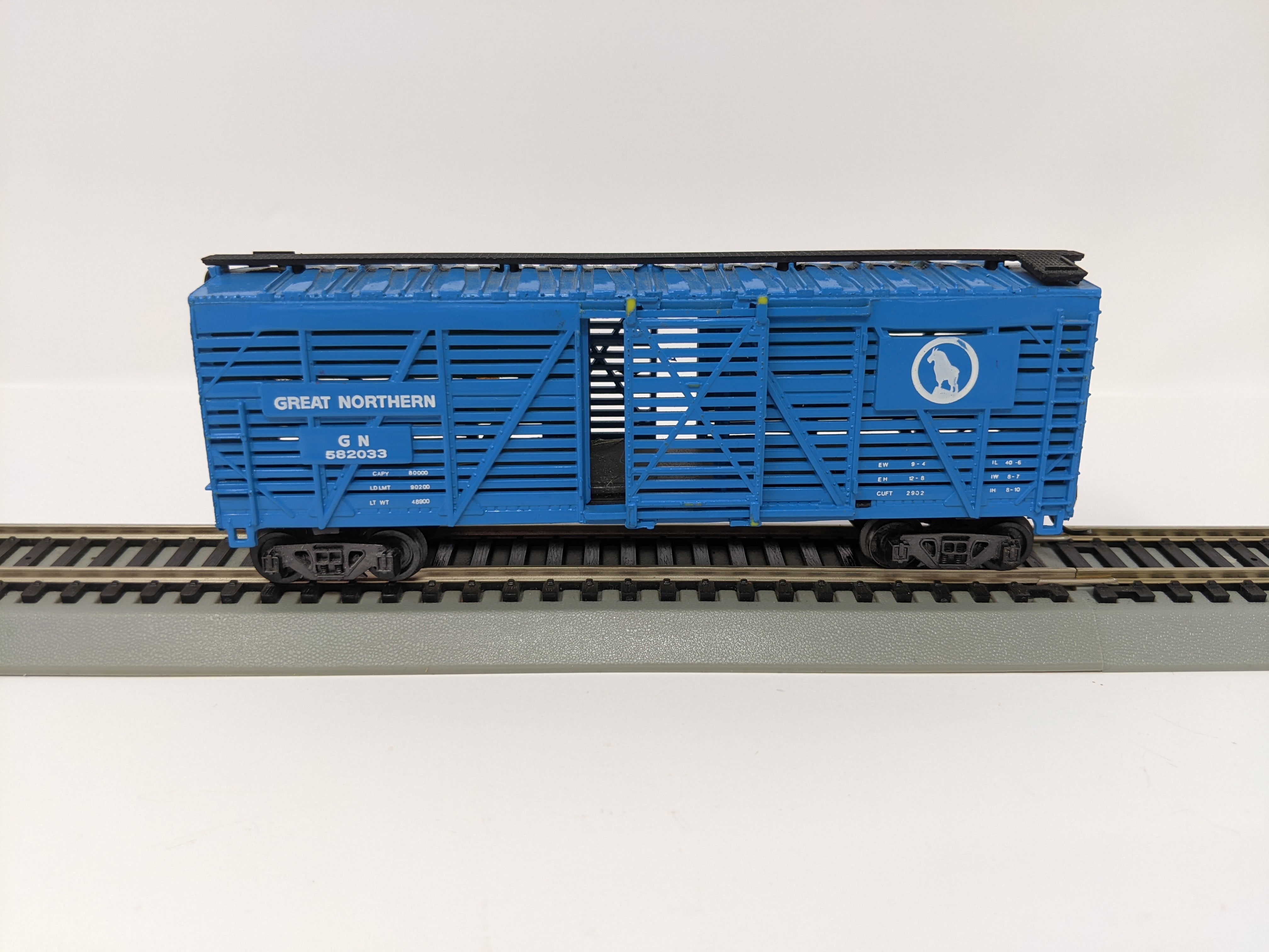 USED Bachmann HO Scale, 40' Stock Car, Great Northern GN #582033, Needs Work