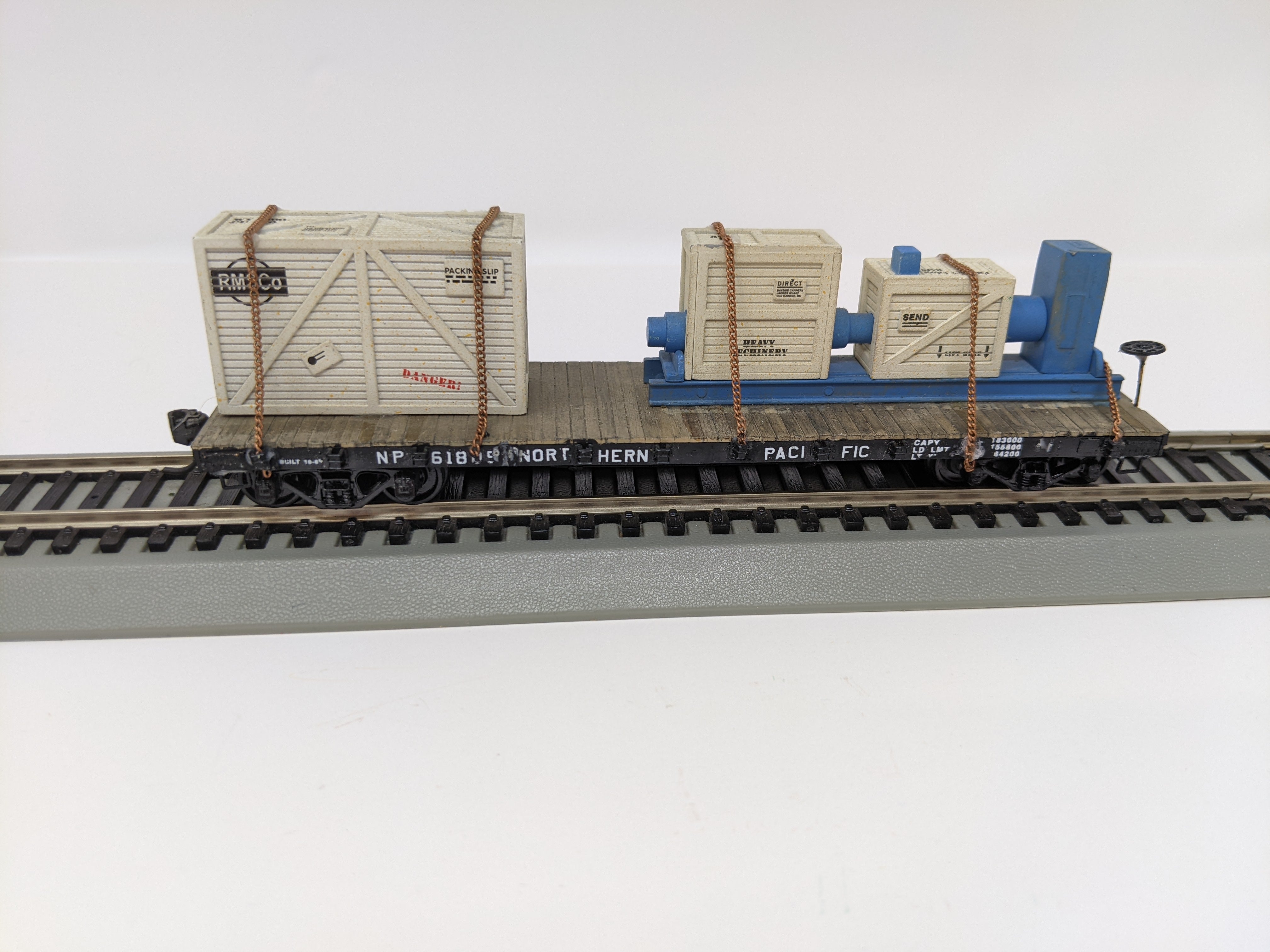 USED HO Scale, 40' Flat Car, Northern Pacific NP #61805, Custom Heavy Industrial Machinery Load