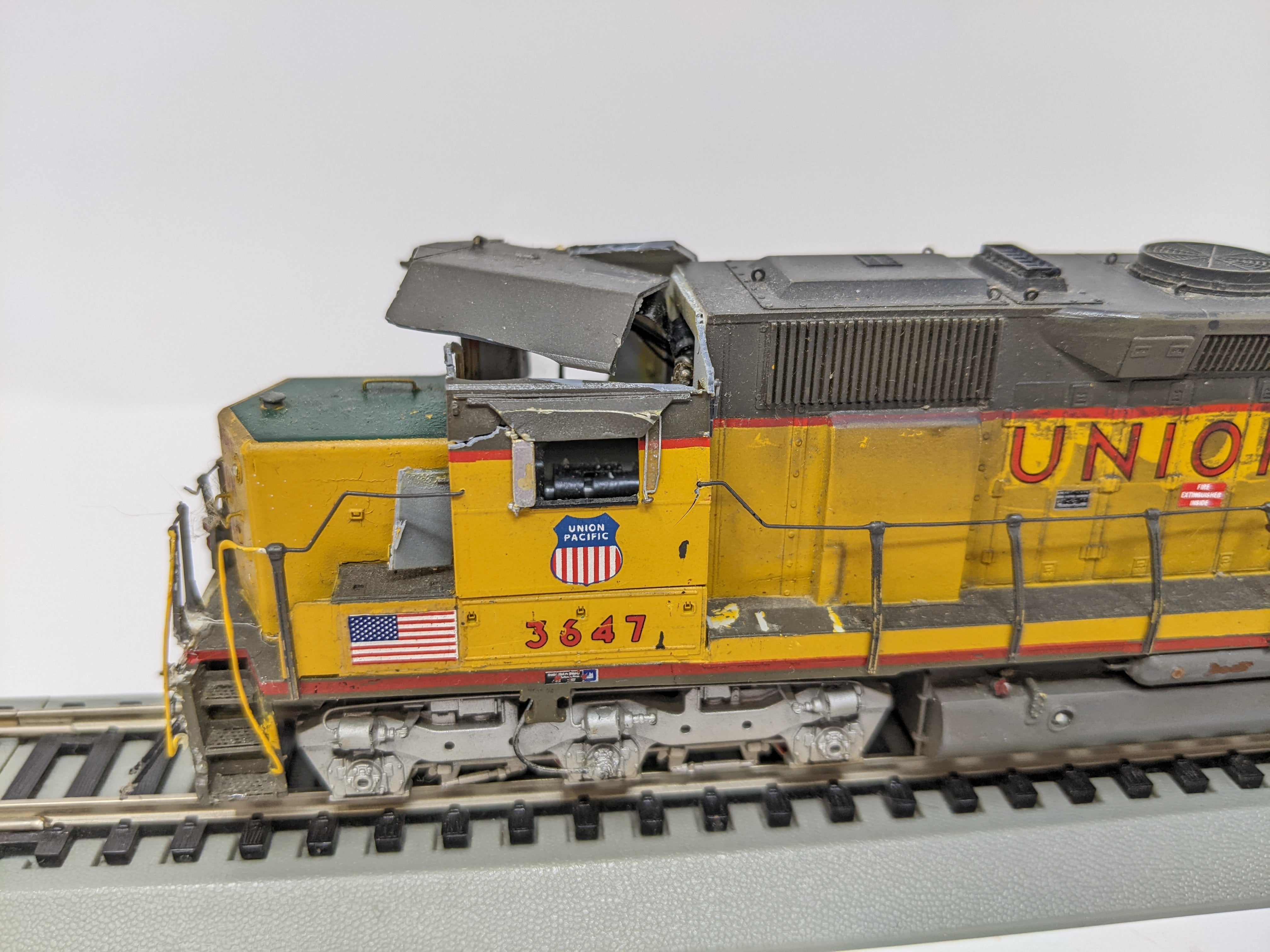 USED HO Scale, SD45 Diesel Locomotive, Union Pacific #3647, Runs, Custom Wreckage