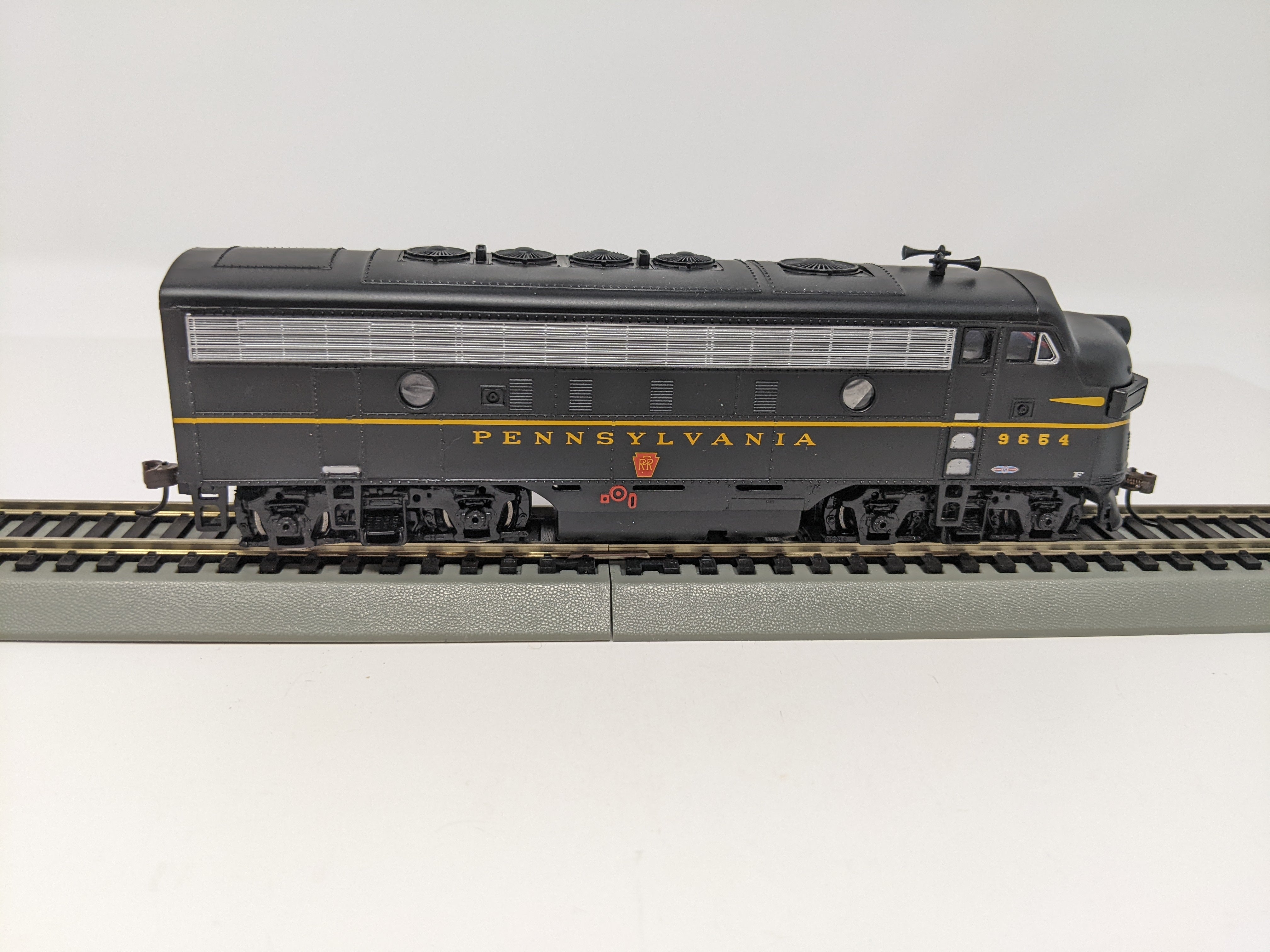 USED Bachmann 63001 HO Scale, EMD F7-A Diesel Locomotive, Pennsylvania #9654 (DCC Sound)