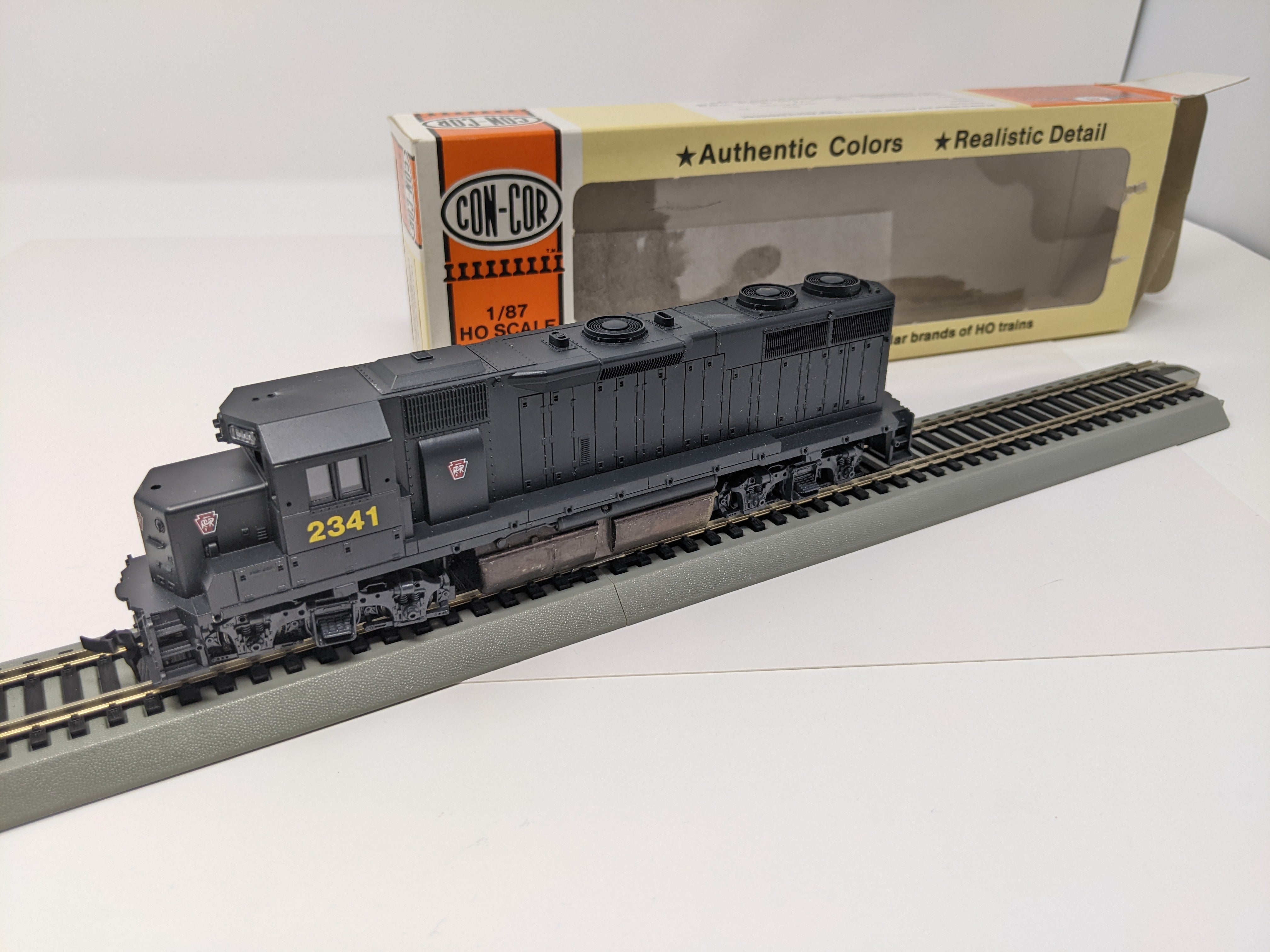 USED Con-Cor HO Scale, GP-38 Diesel Locomotive, Pennsylvania #2341 (DC)