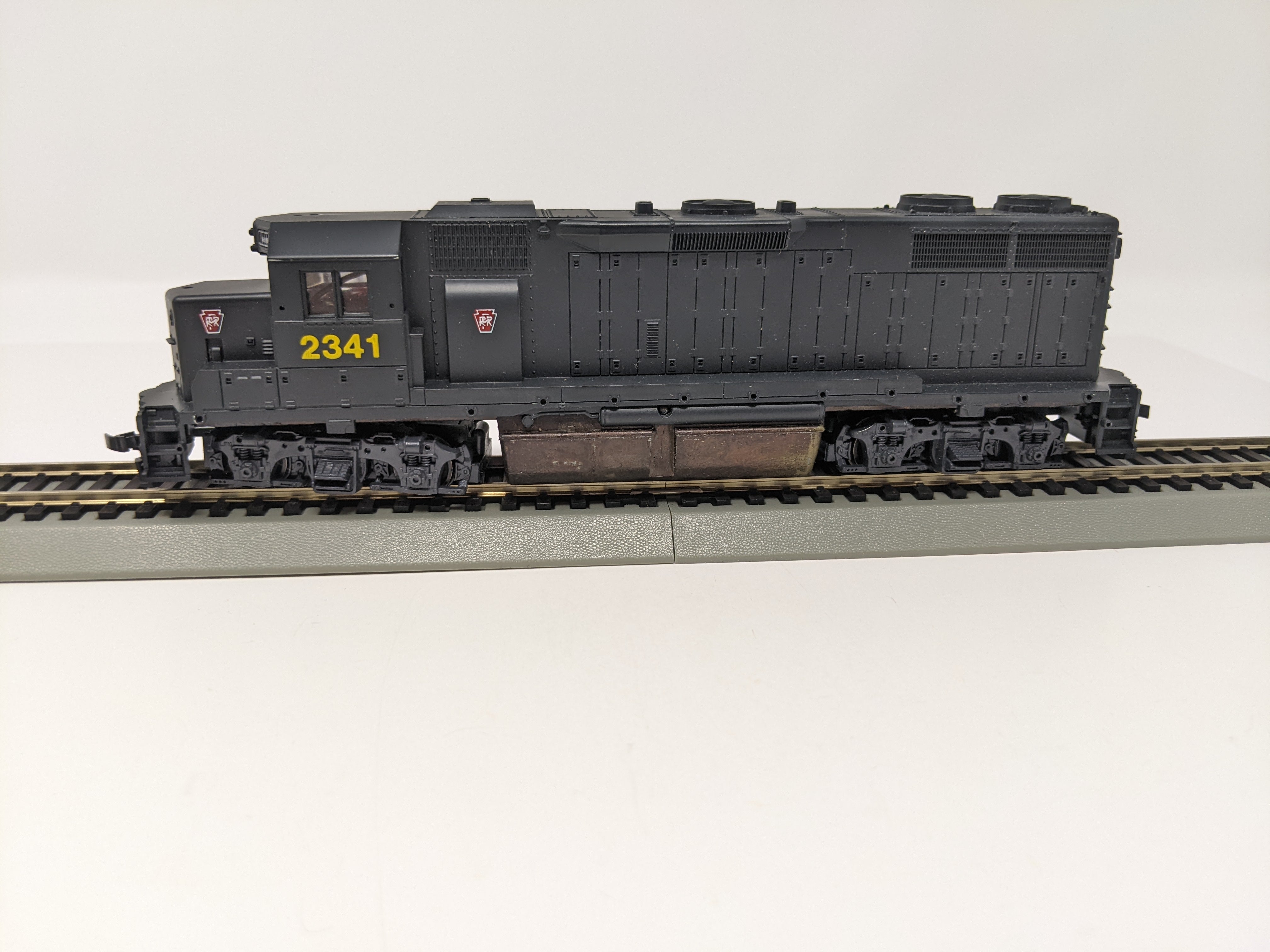 USED Con-Cor HO Scale, GP-38 Diesel Locomotive, Pennsylvania #2341 (DC)