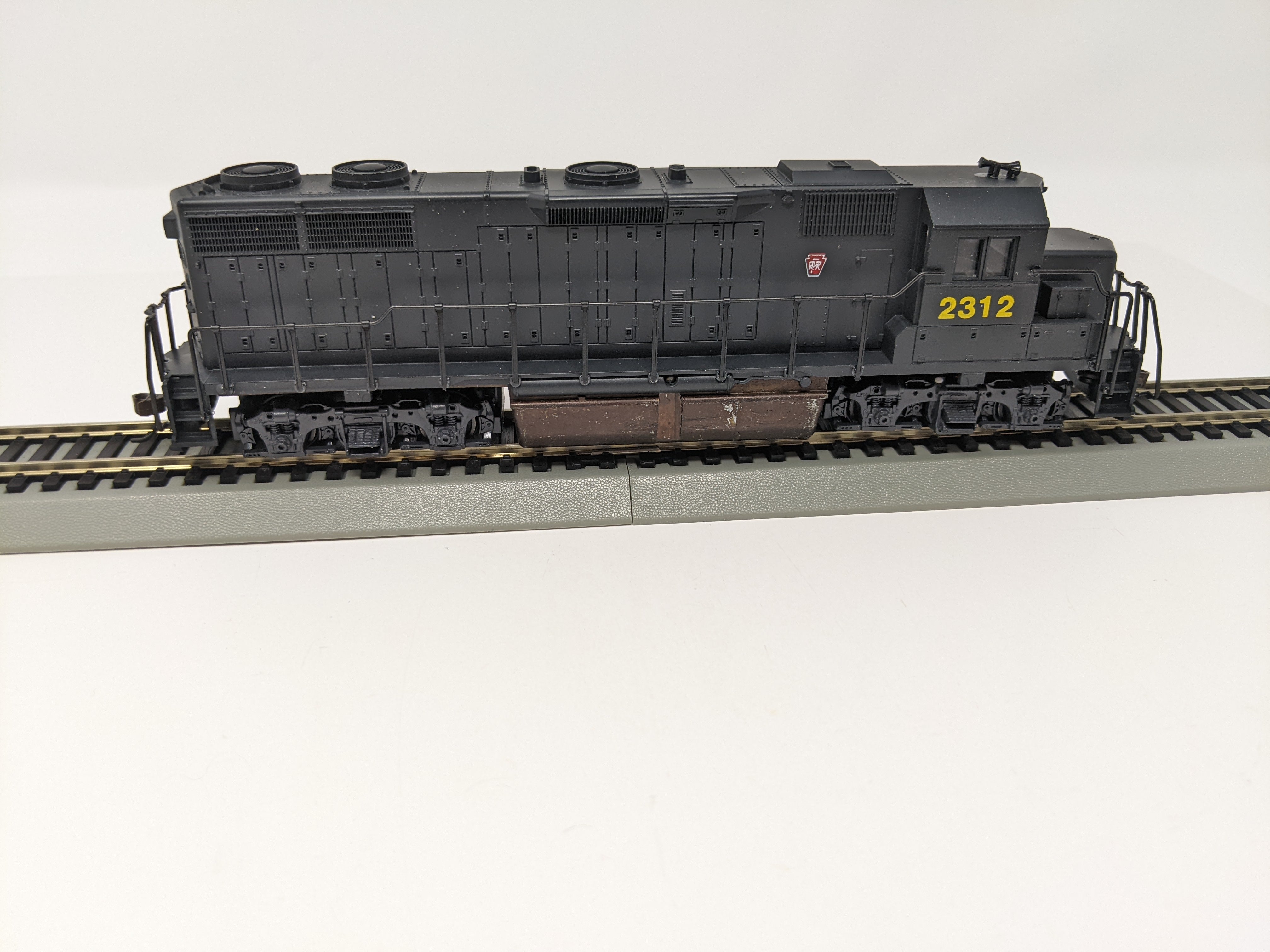 USED Con-Cor HO Scale, GP-38 Diesel Locomotive, Pennsylvania #2312 (DC)