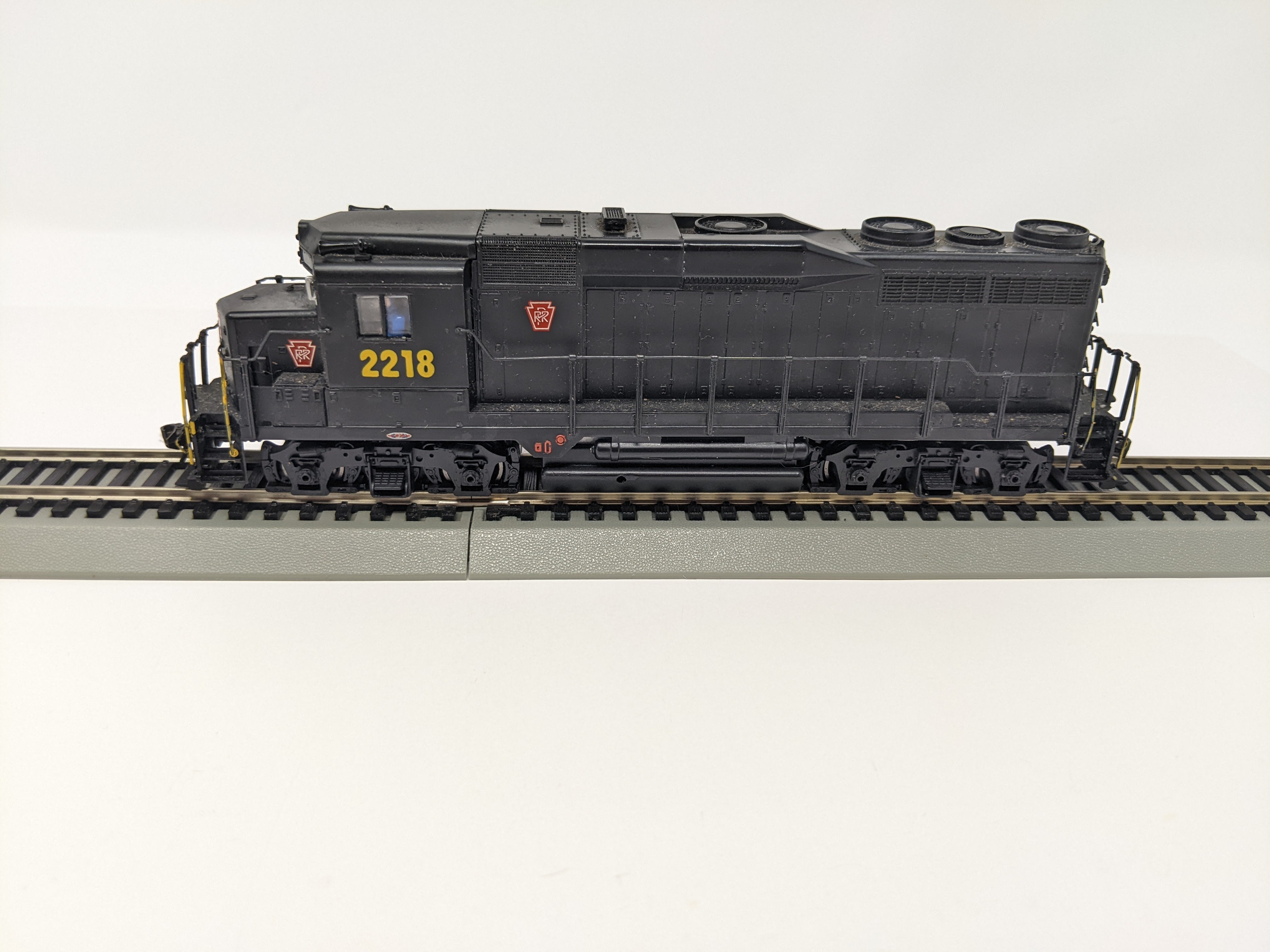 USED Bachmann HO Scale, GP30 Diesel Locomotive, Pennsylvania #2218 (DCC Sound)