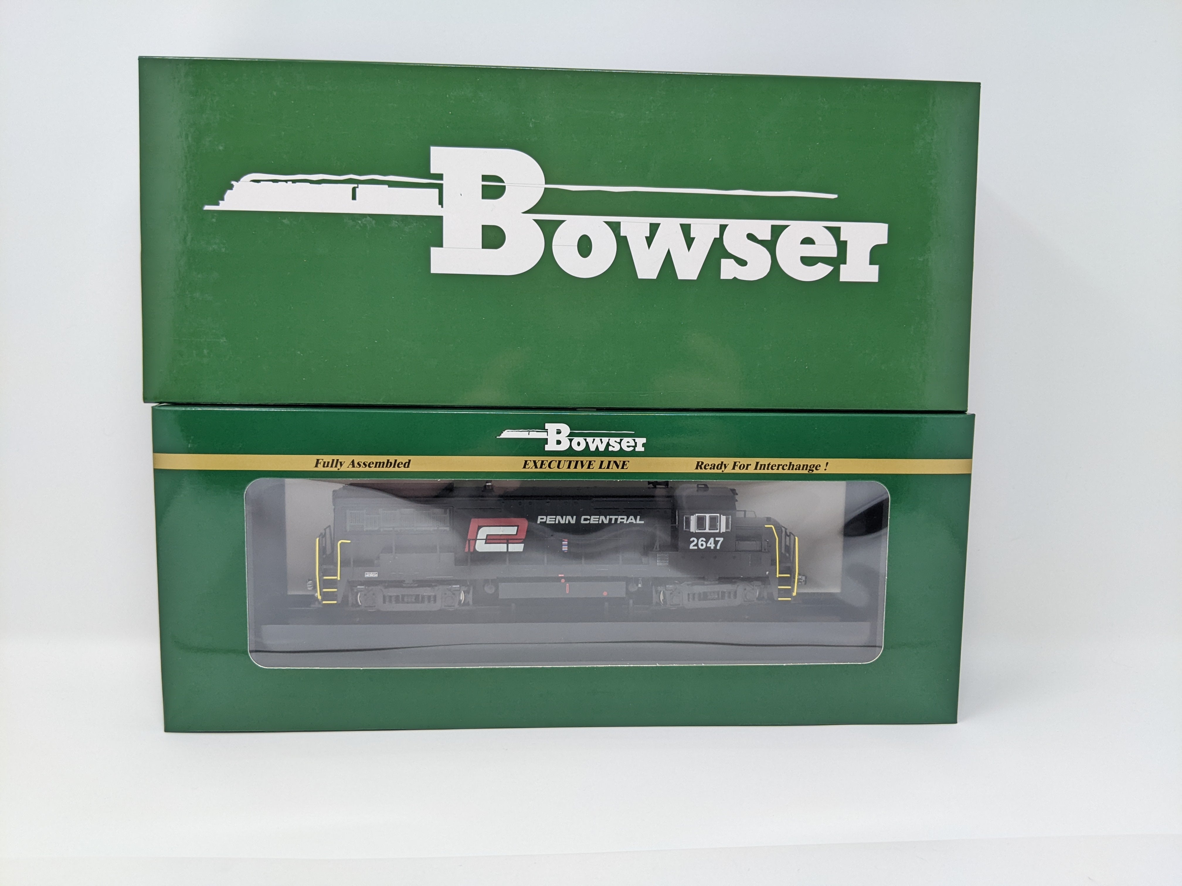 Bowser 25158 HO Scale, U-25B Diesel Locomotive, Penn Central #2647, Phase III Red P (DCC LokSound 5)